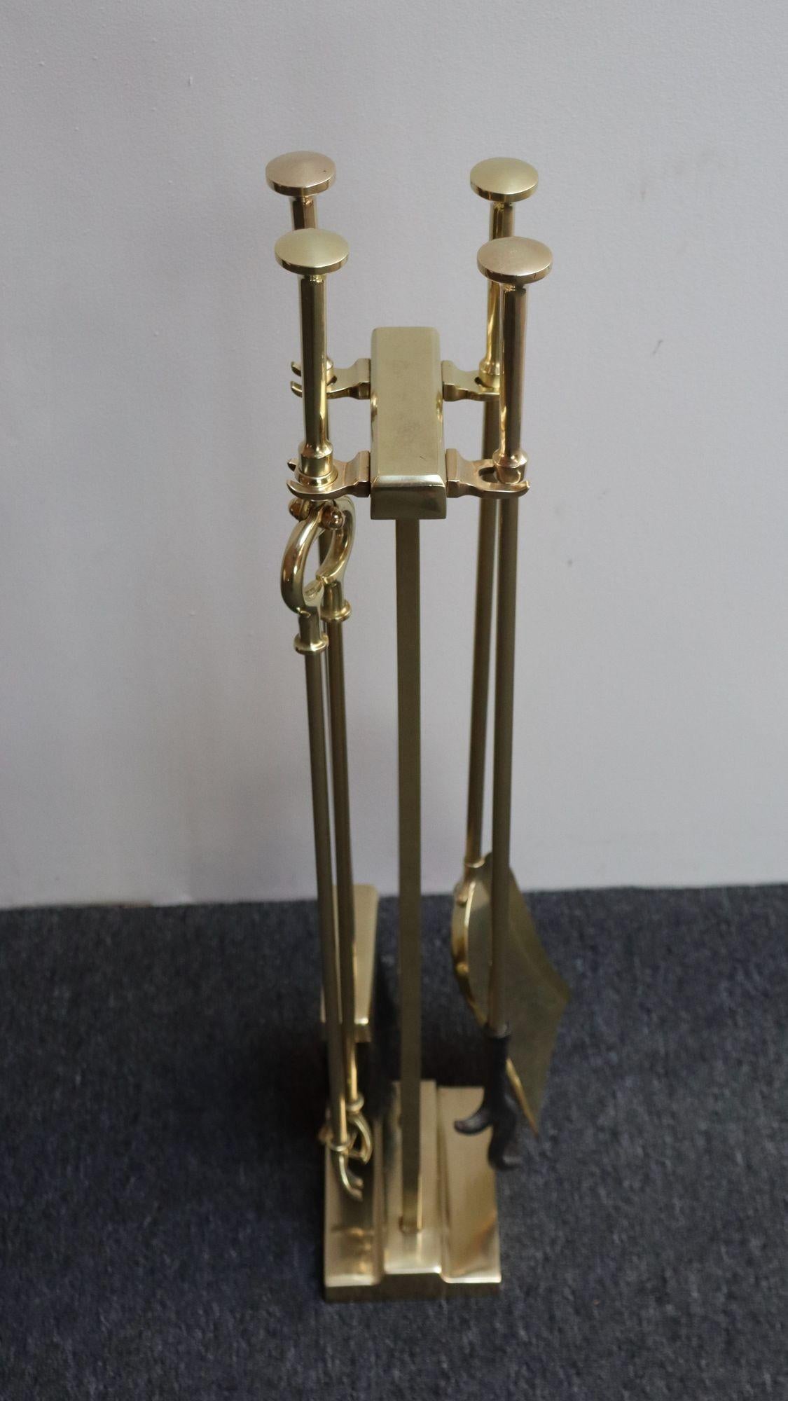 Mid-Century Modern Brass Fireplace Tool Set In Good Condition In Brooklyn, NY