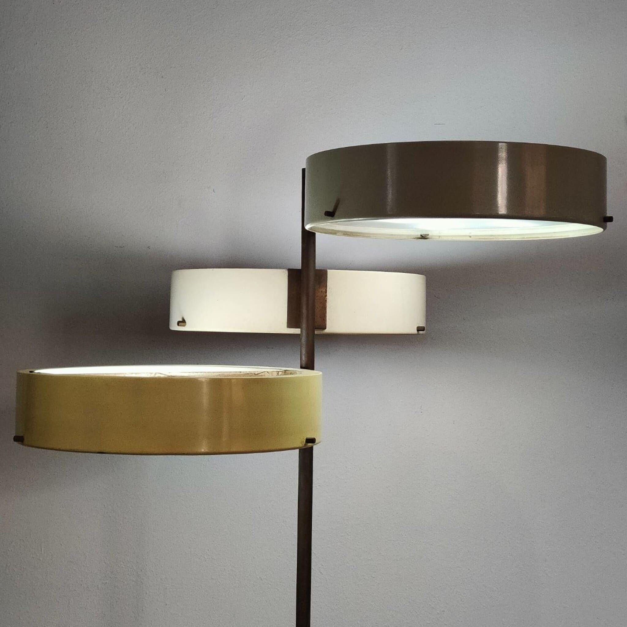 Mid-century modern brass floor lamp by Bruno Gatta for Stilnovo, Italy, 1950s In Good Condition For Sale In Nicolosi, IT
