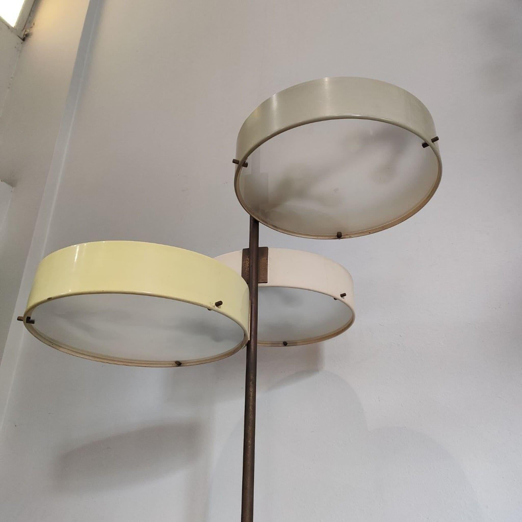 Mid-century modern brass floor lamp by Bruno Gatta for Stilnovo, Italy, 1950s For Sale 2