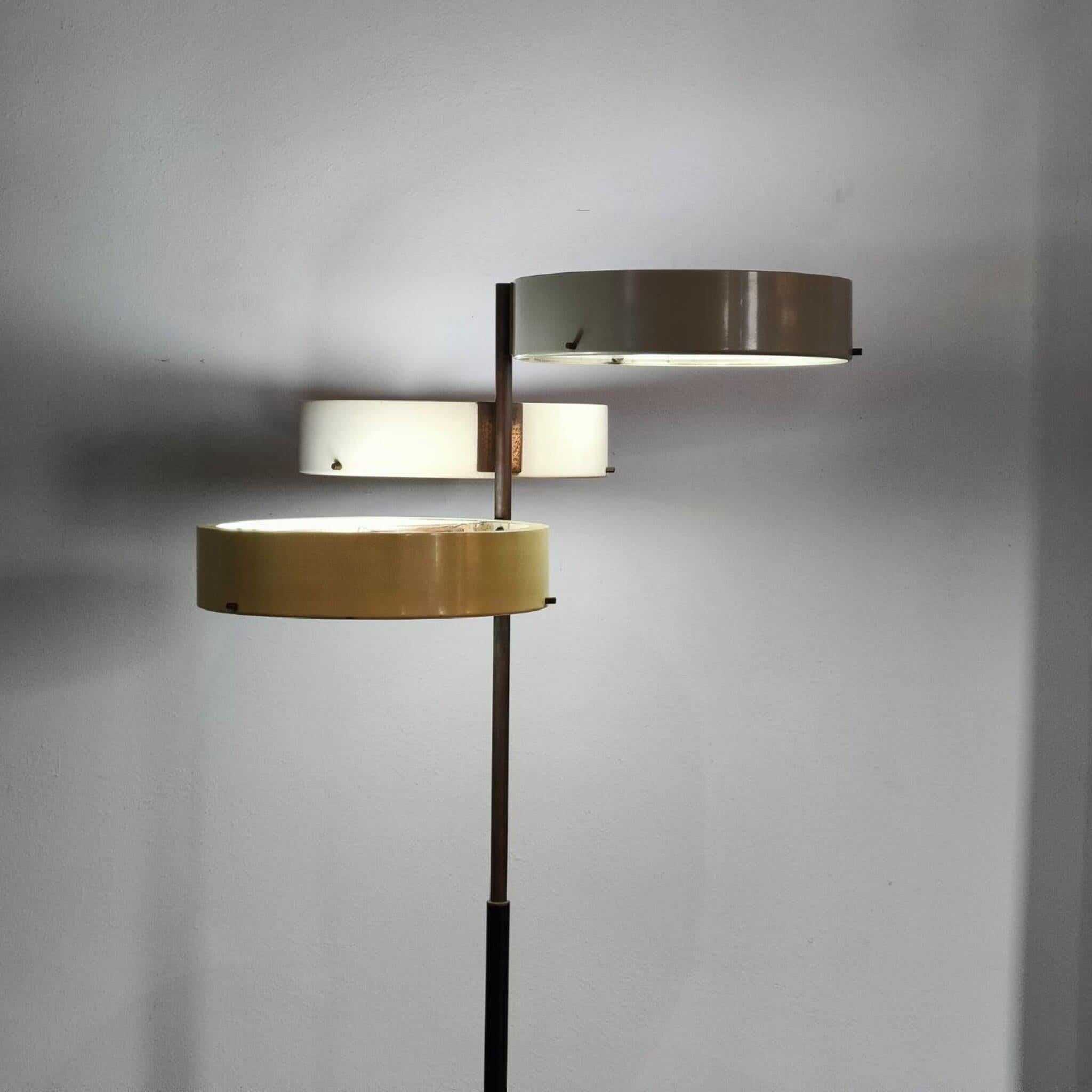 Mid-century modern brass floor lamp by Bruno Gatta for Stilnovo, Italy, 1950s For Sale 4