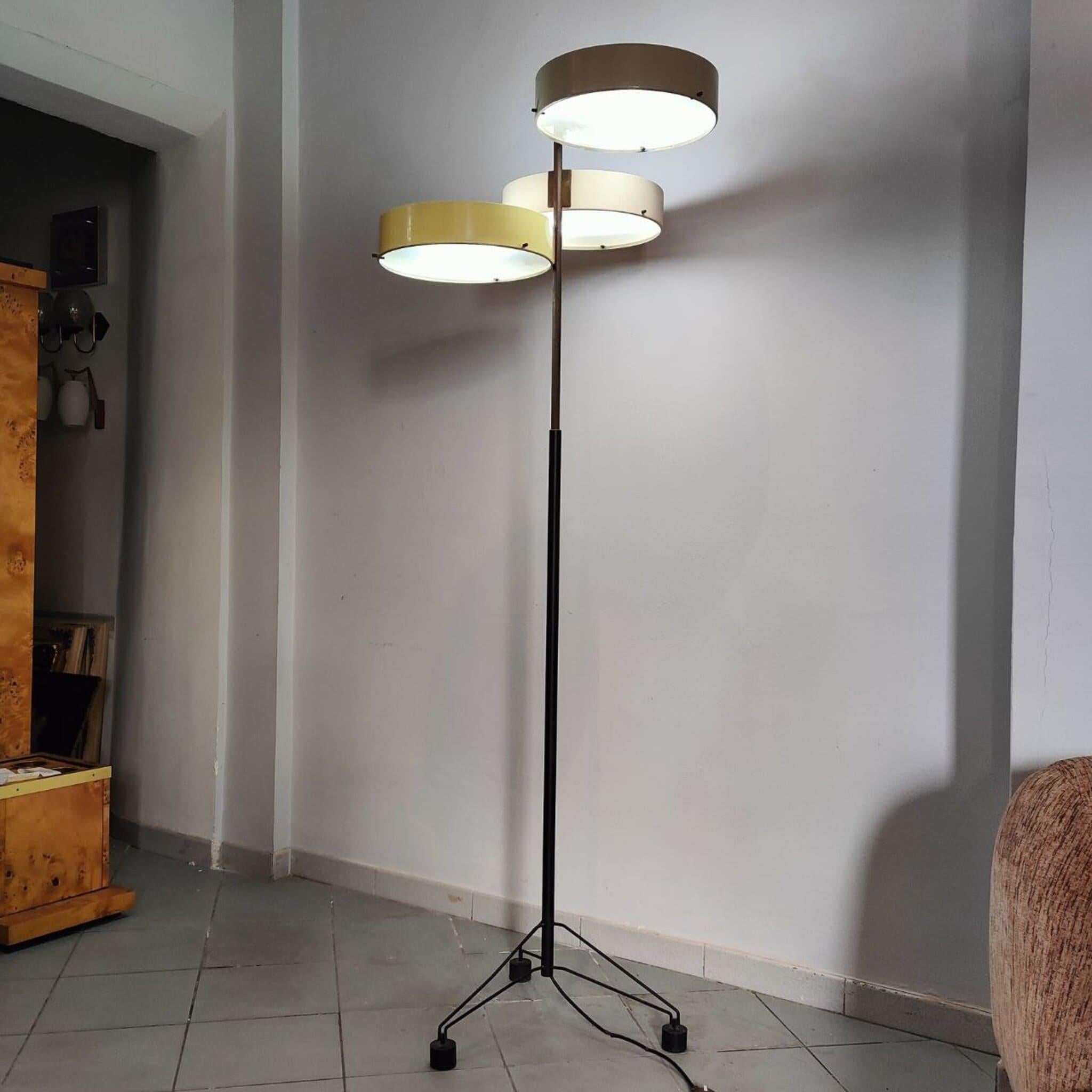 Mid-century modern brass floor lamp by Bruno Gatta for Stilnovo, Italy, 1950s For Sale 1