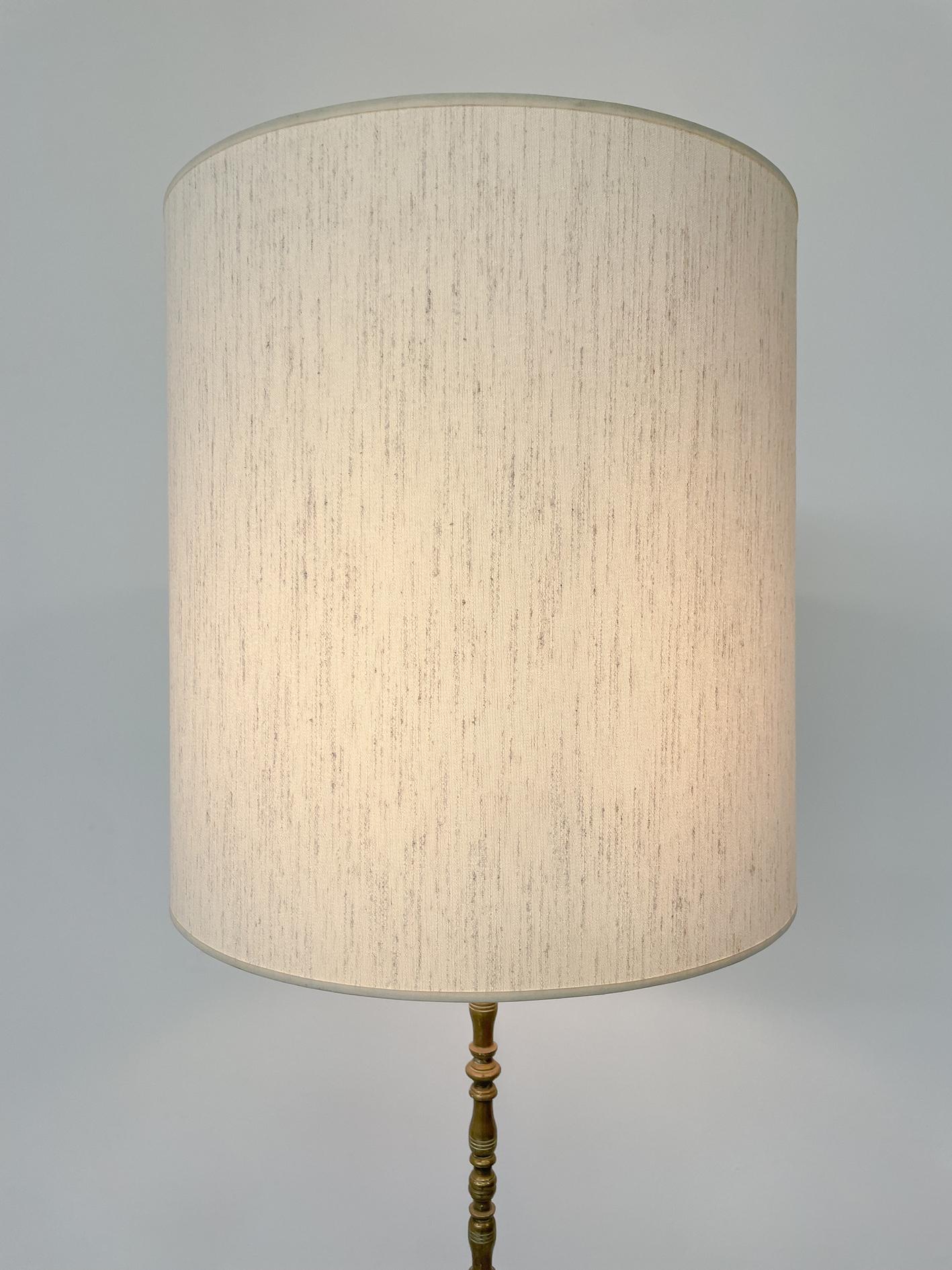Moderne Stehlampe aus Messing, Mitte des Jahrhunderts, um 1940 im Angebot 3