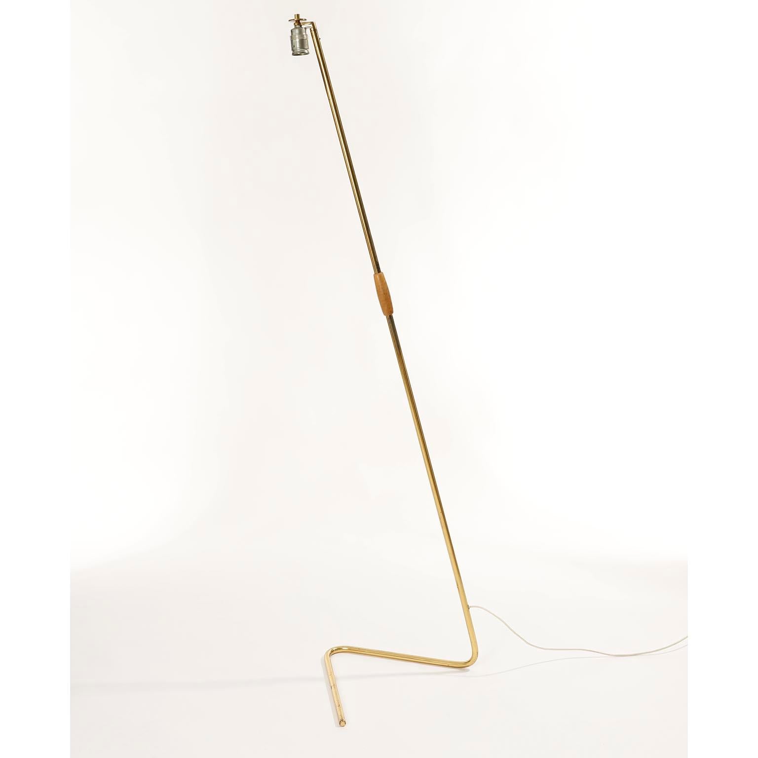 Austrian Mid-Century Modern Brass Floor Lamp 'Flamingo' no. 2083 by J.T. Kalmar, 1960s For Sale
