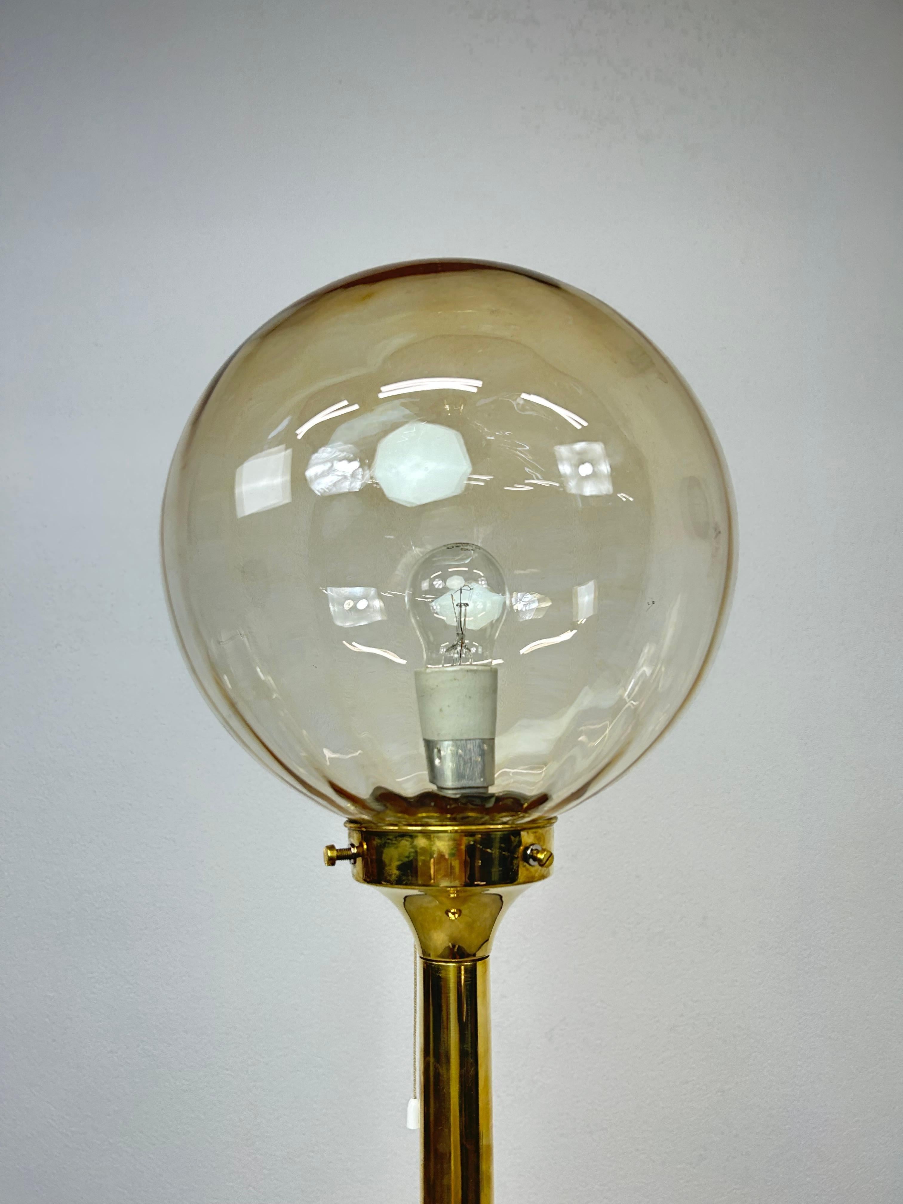 Mid-Century Modern Lampadaire en laiton moderne du milieu du siècle en vente