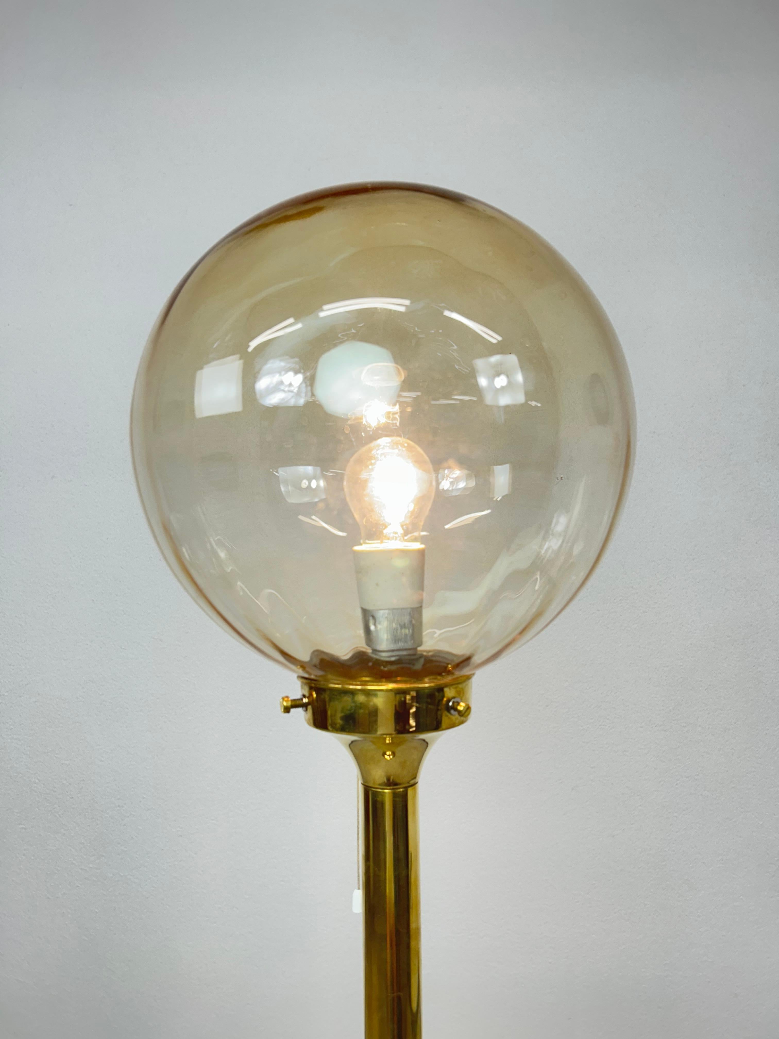 Milieu du XXe siècle Lampadaire en laiton moderne du milieu du siècle en vente
