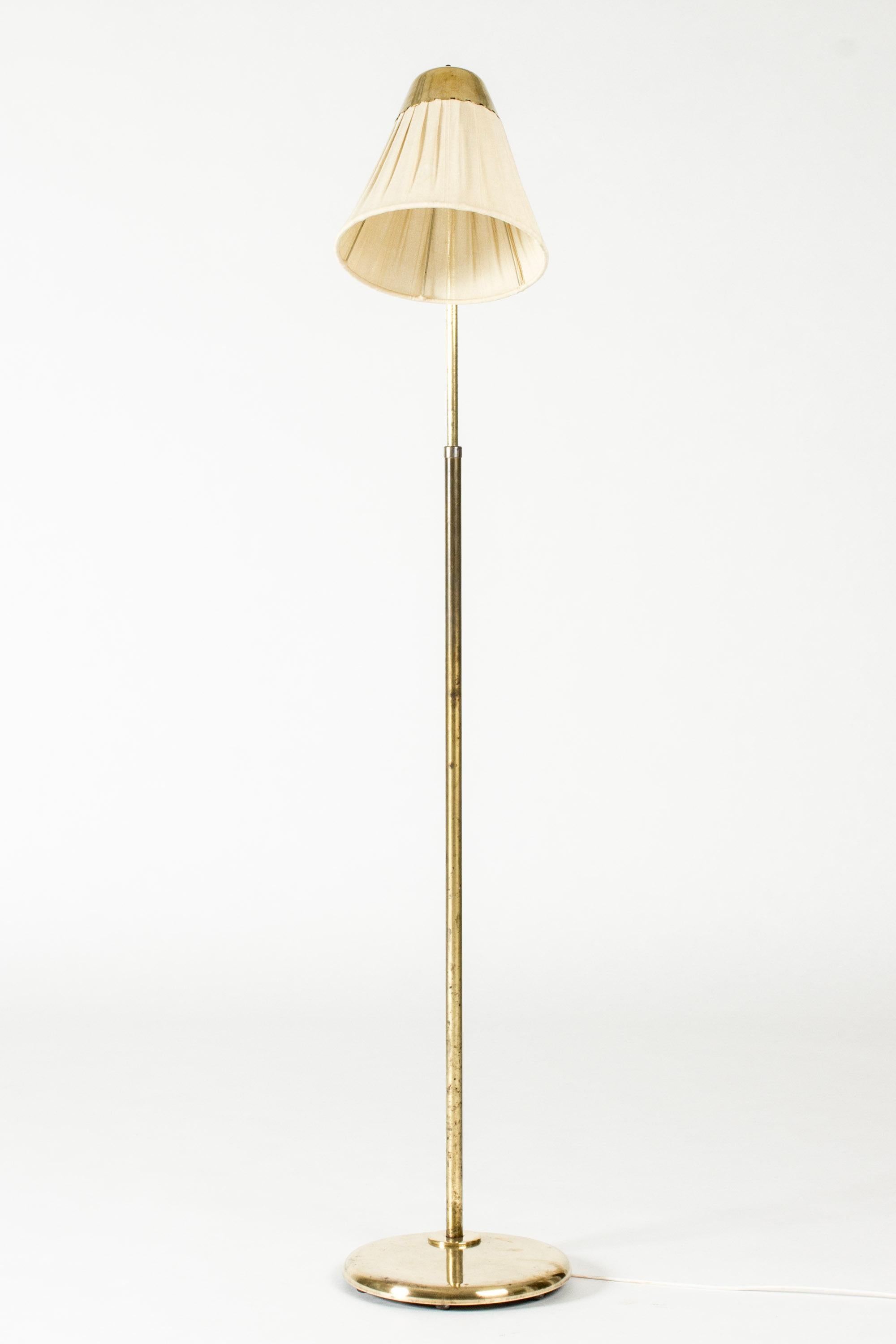 Suédois Lampadaire en laiton The Moderns de Böhlmarks, Suède, années 1940 en vente