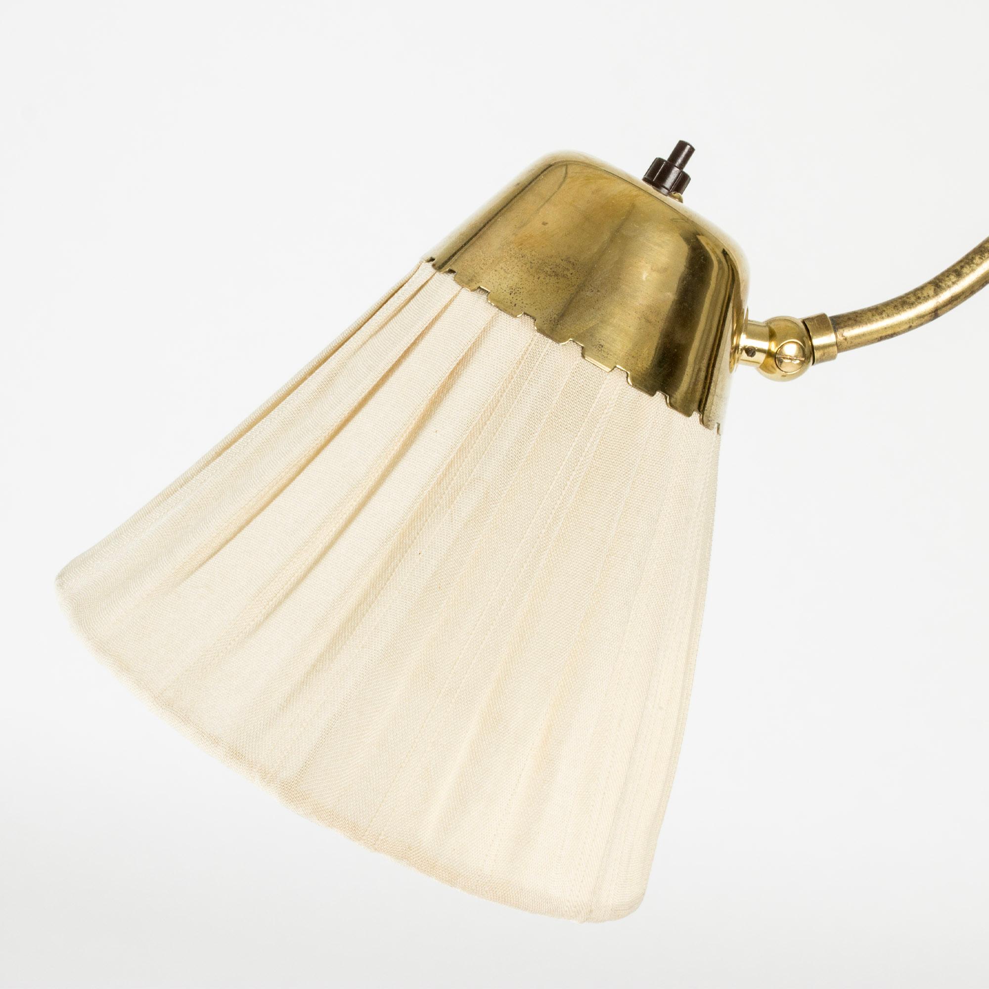 Laiton Lampadaire en laiton The Moderns de Böhlmarks, Suède, années 1940 en vente