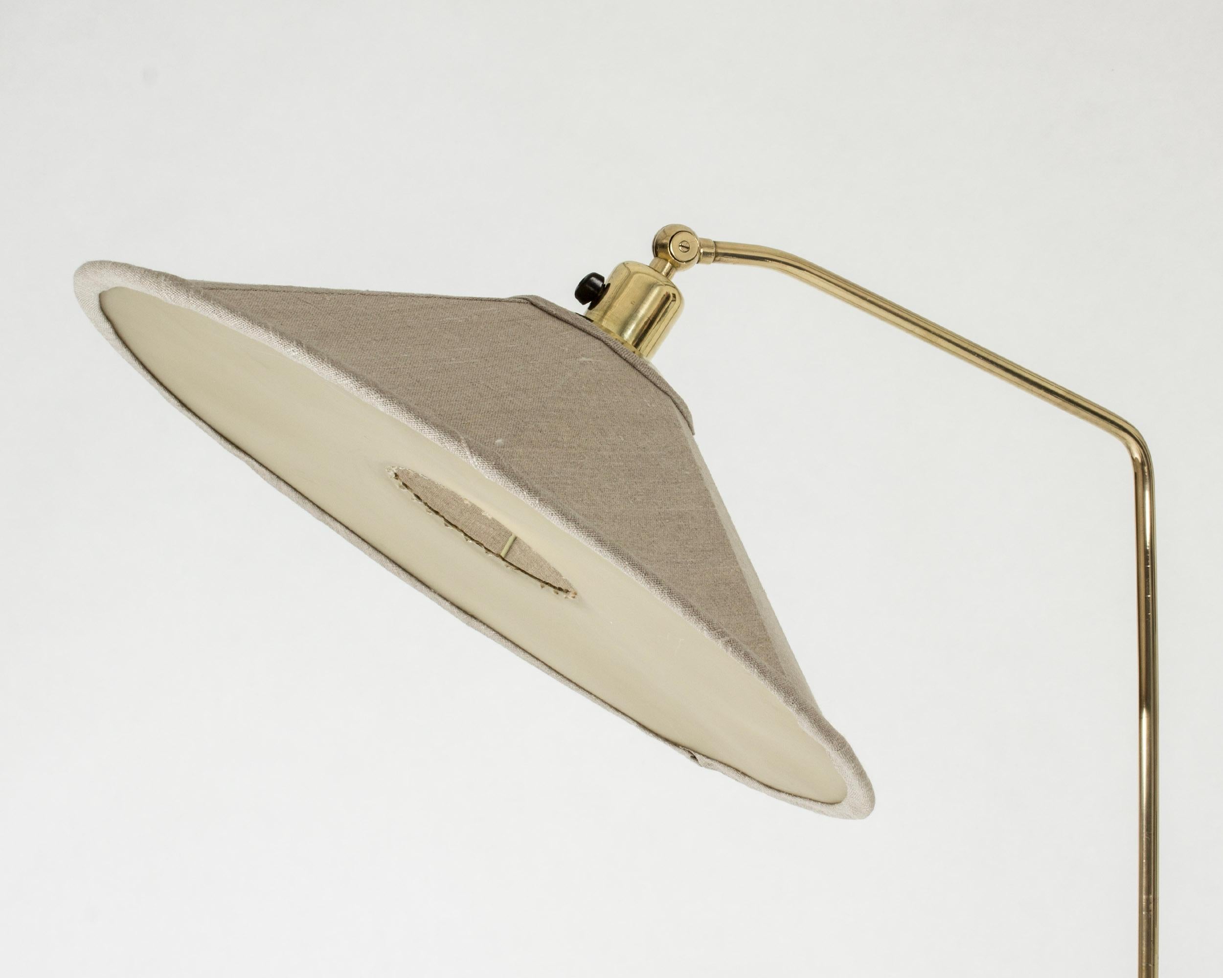 Moderne Stehlampe aus Messing aus der Mitte des Jahrhunderts, Böhlmarks, Schweden, 1940er Jahre im Angebot 3