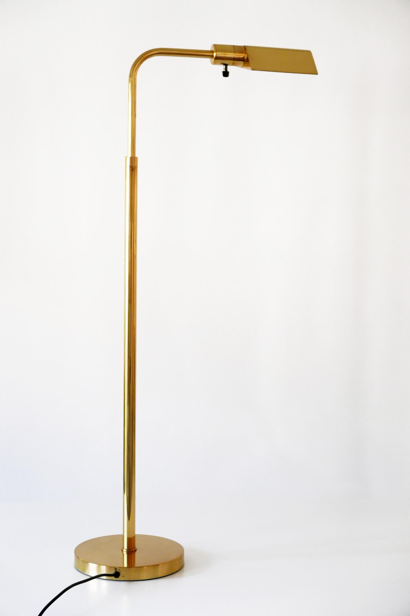 Elegant Mid-Century Modern floor lamp or reading light with adjustable height and shade. Manufactured by Metalarte Spain for Hansen Lamps New York, 1970s.

Executed in brass, the lamp needs 1 x E27 Edison screw fit bulb, is wired, and in working