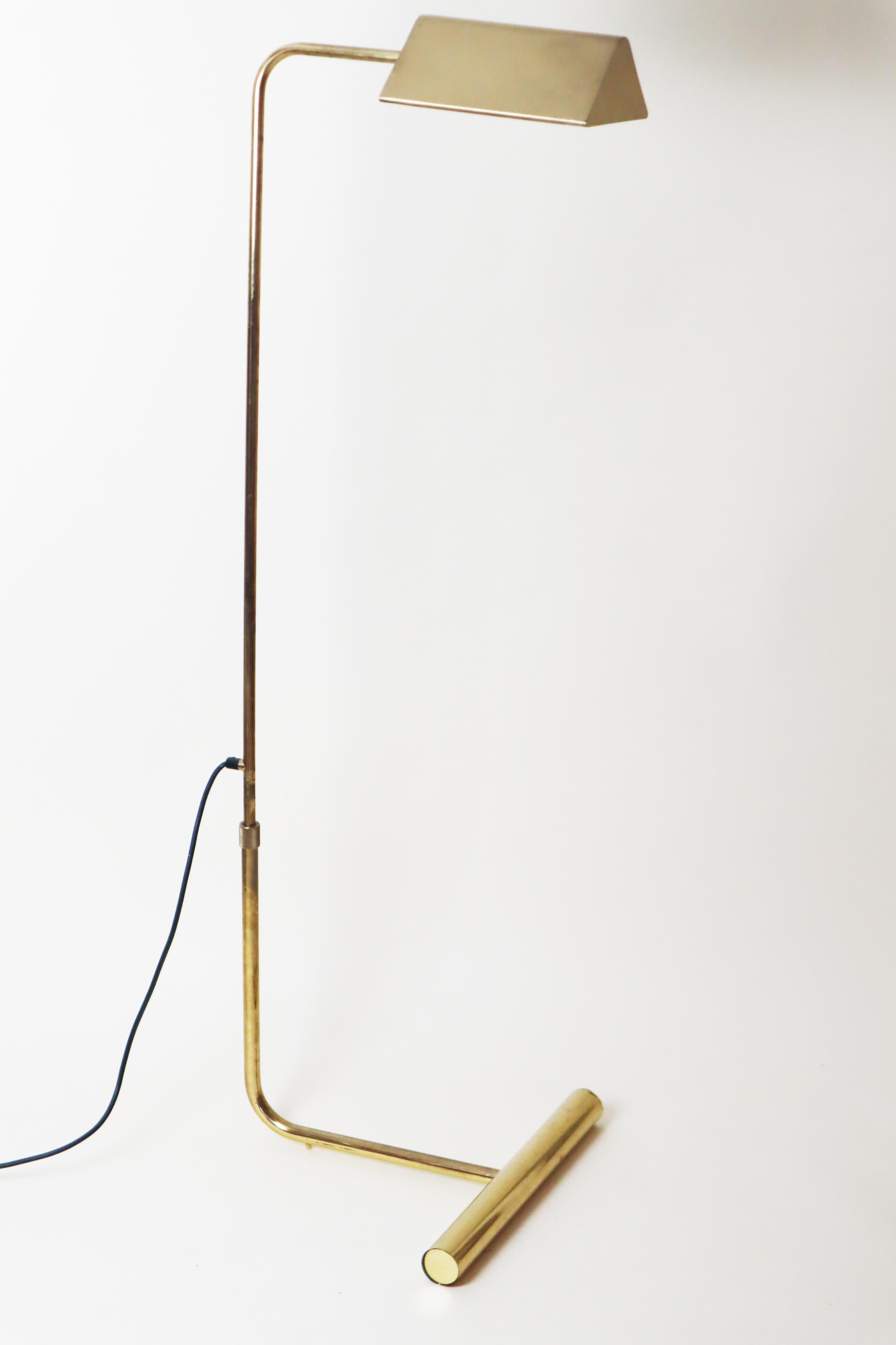 Mid-Century Modern Brass Floor Lamp Swivel For Sale 4