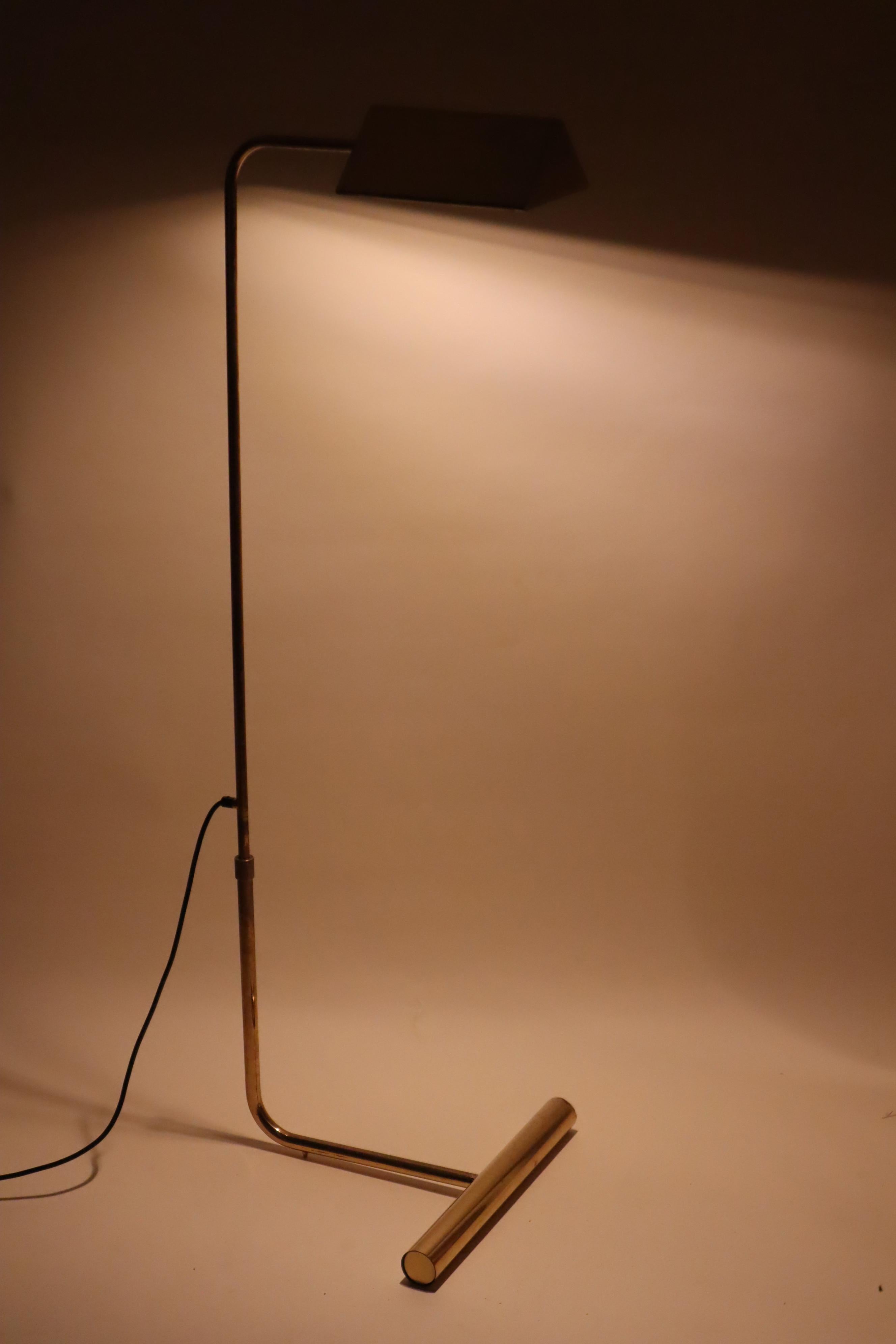 Mid-Century Modern Brass Floor Lamp Swivel For Sale 6
