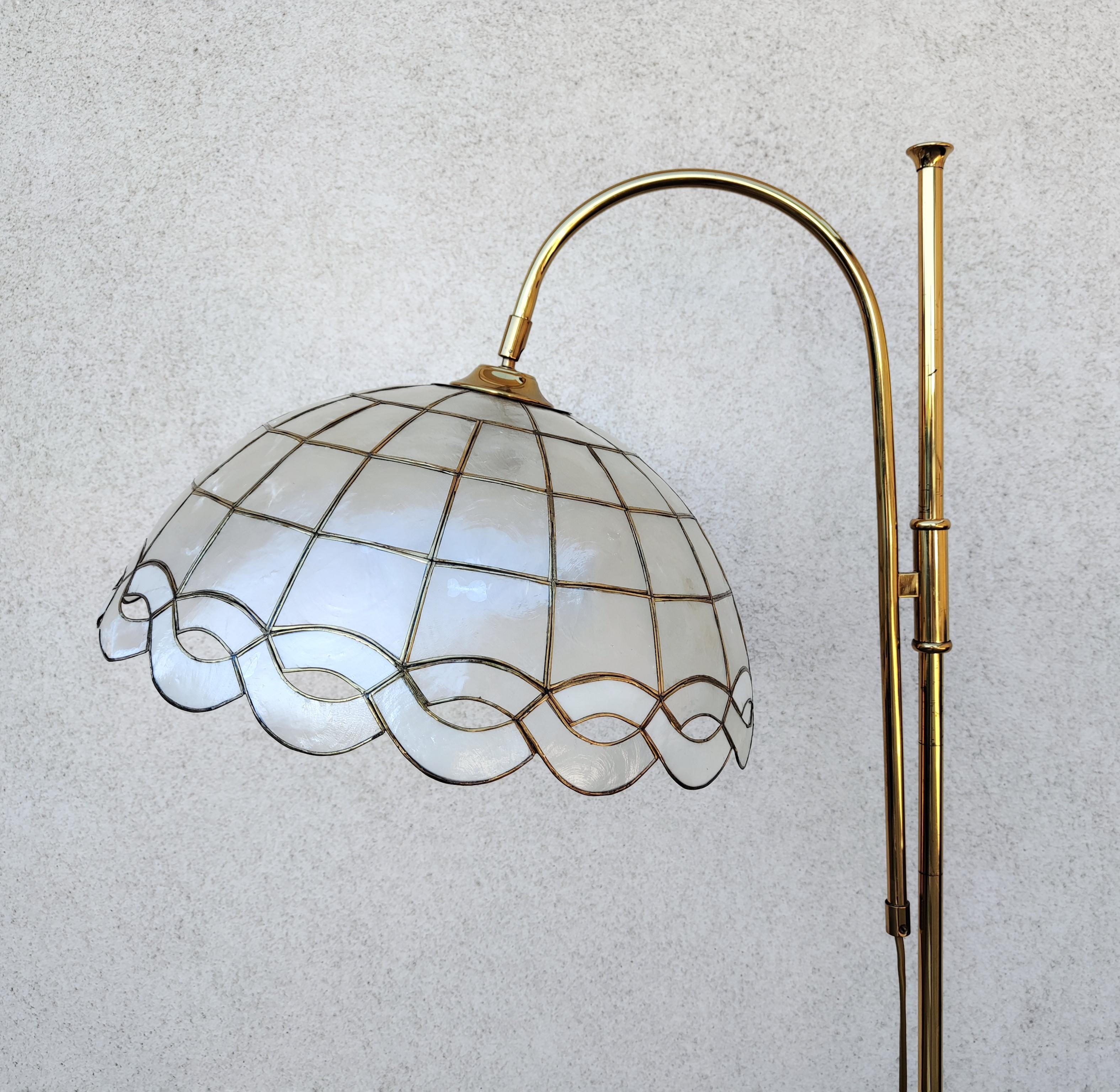 Mid Century Modern Brass Floor Lamp with Capiz Shell Shade, West Germany 1970s In Good Condition For Sale In Beograd, RS