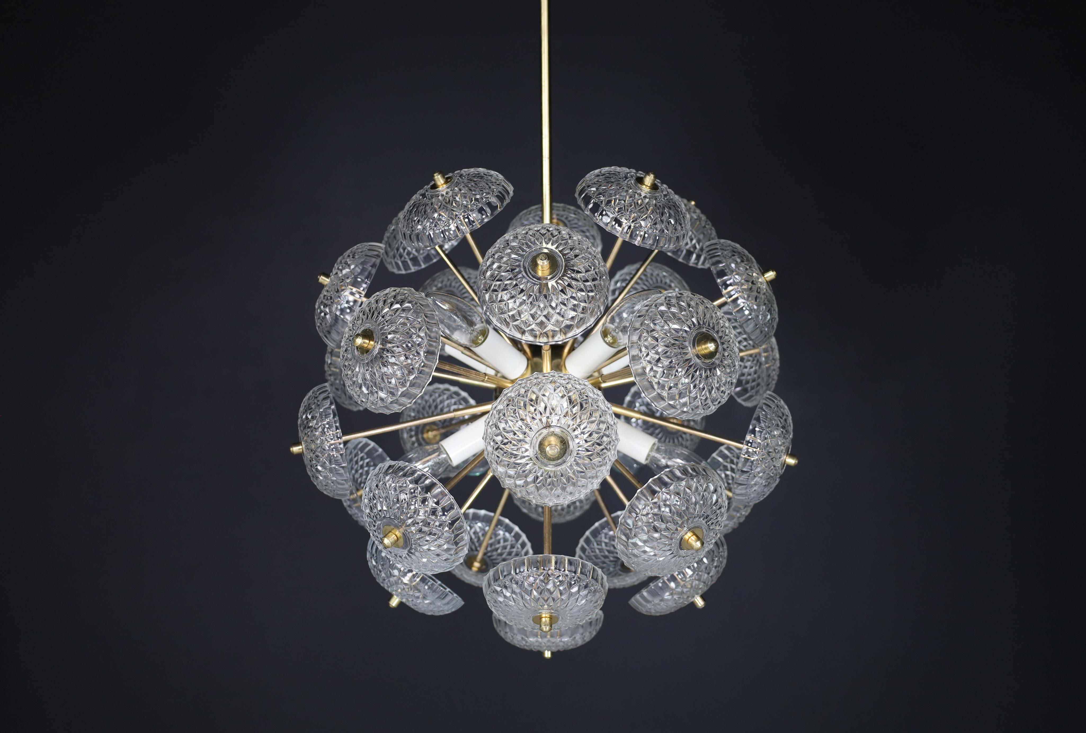 Mid-Century Modern Brass Floral Glass and Brass Chandelier,  Europe, 1960s For Sale 6