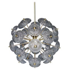 Lampadario in ottone e vetro floreale moderno di metà secolo,  Europa, anni '60
