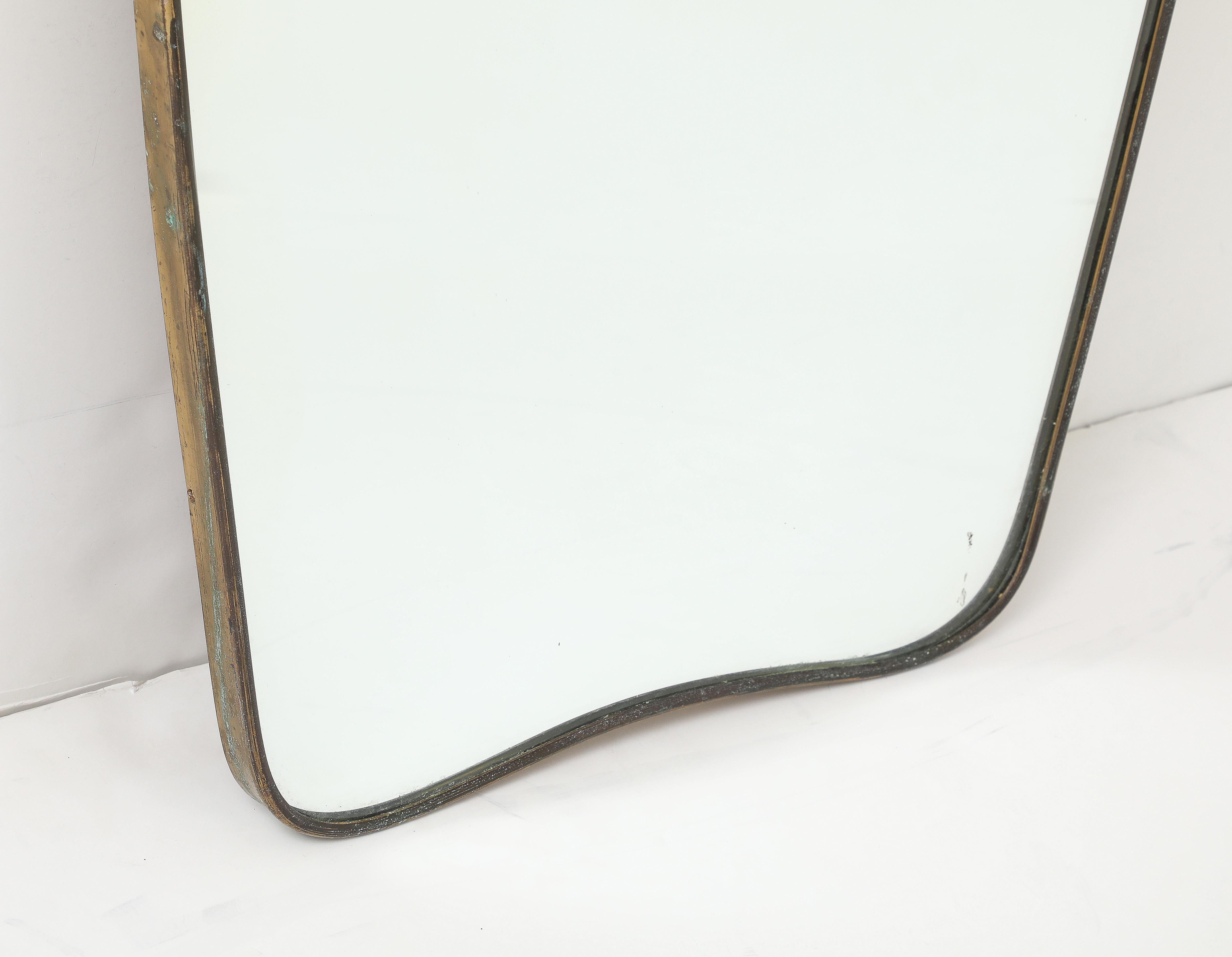 Laiton Miroir à encadrement en laiton, Italie, 1950, The Moderns en vente