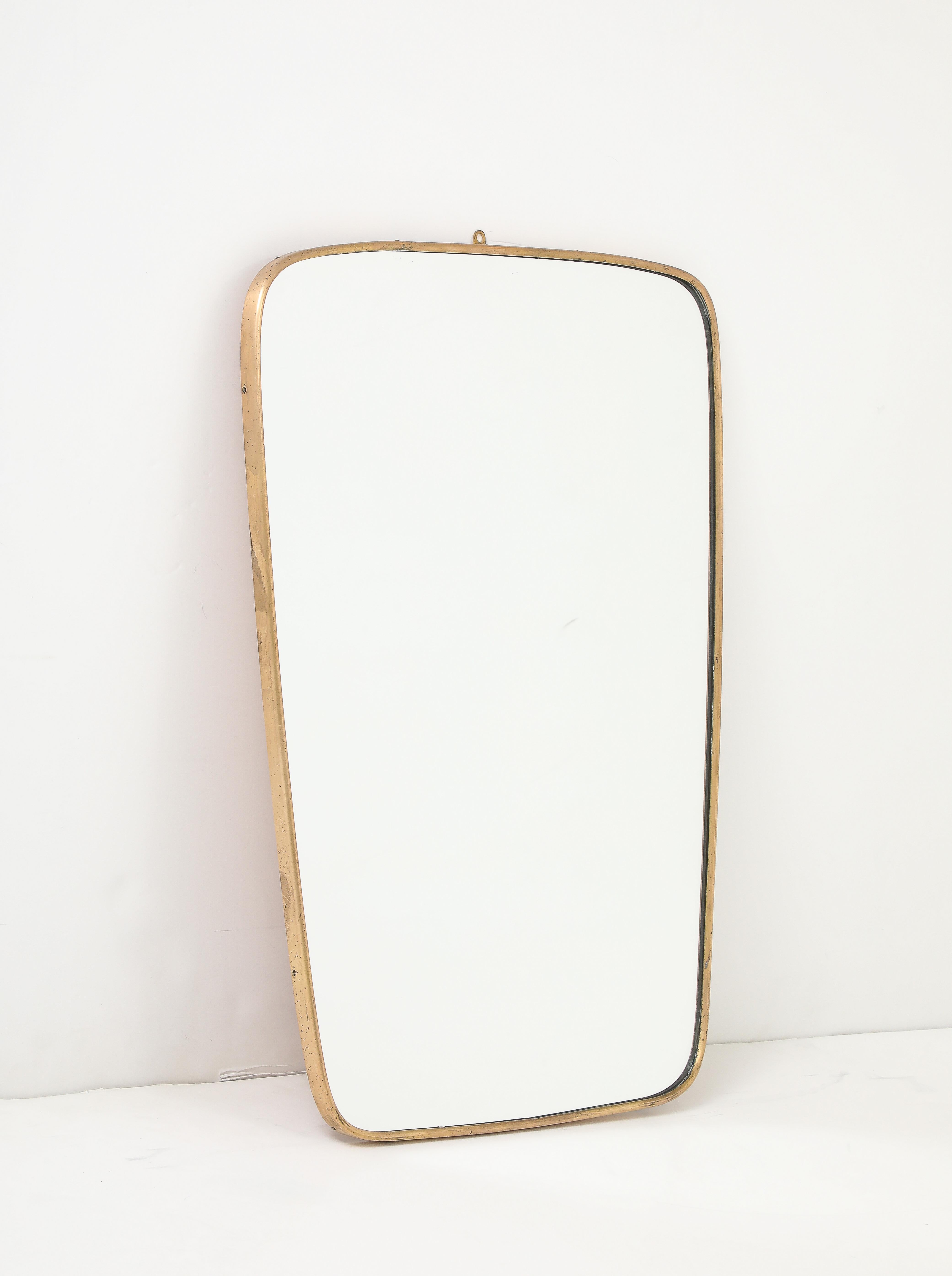 Italiano Specchio con cornice in ottone del Mid Century Modern, Italia, anni '50 in vendita