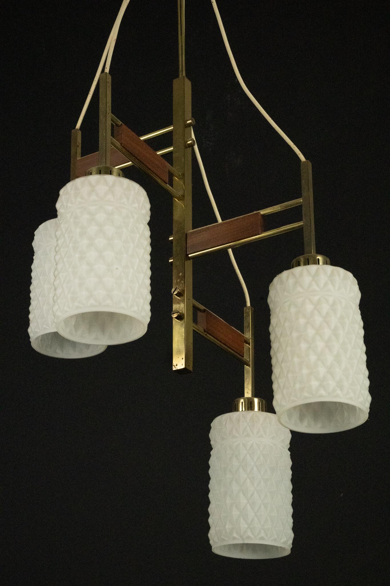 Lampadario moderno di metà secolo in ottone e vetro in stile Stilnovo, Italia anni '50 in vendita 3