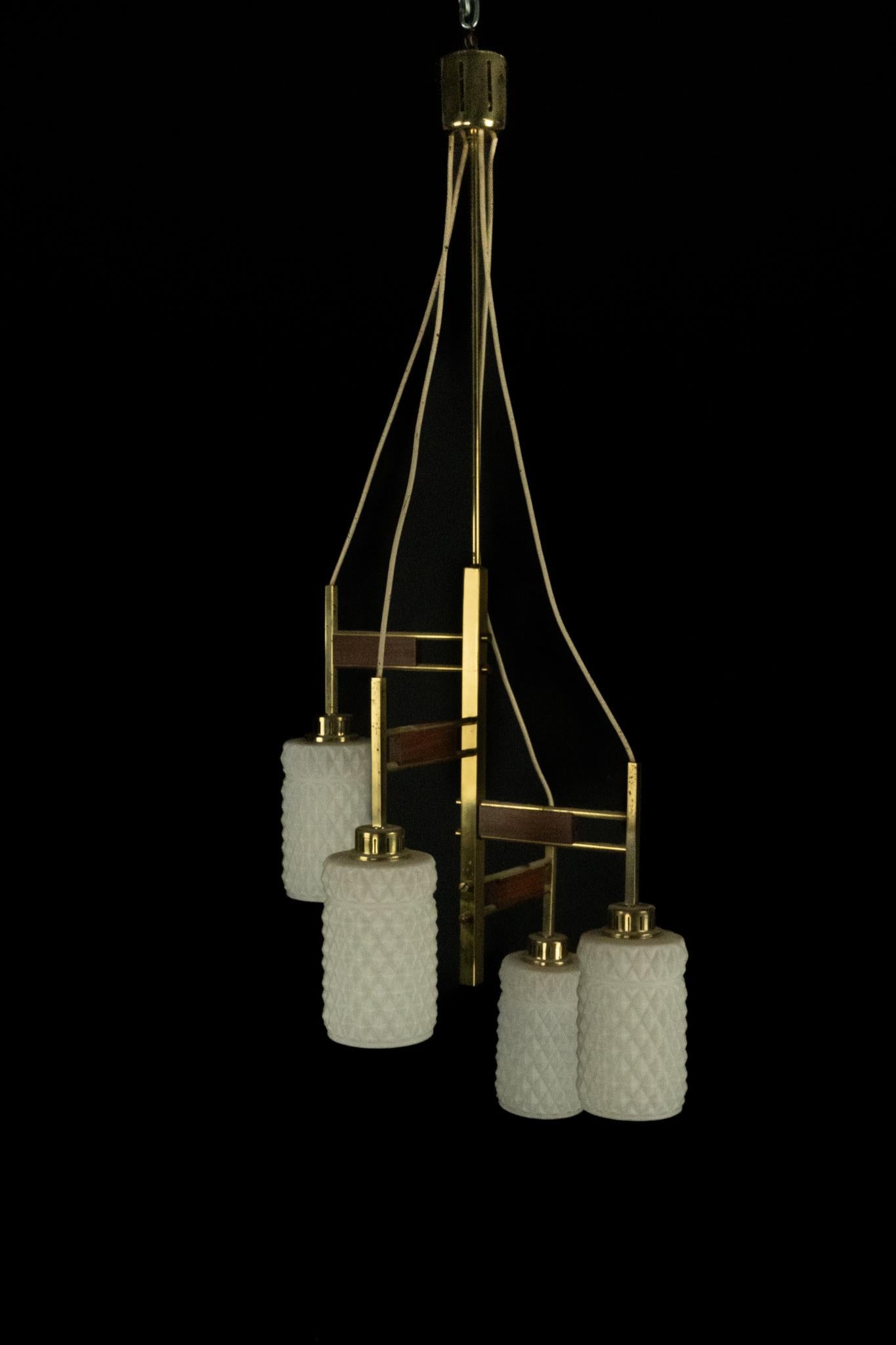 XX secolo Lampadario moderno di metà secolo in ottone e vetro in stile Stilnovo, Italia anni '50 in vendita