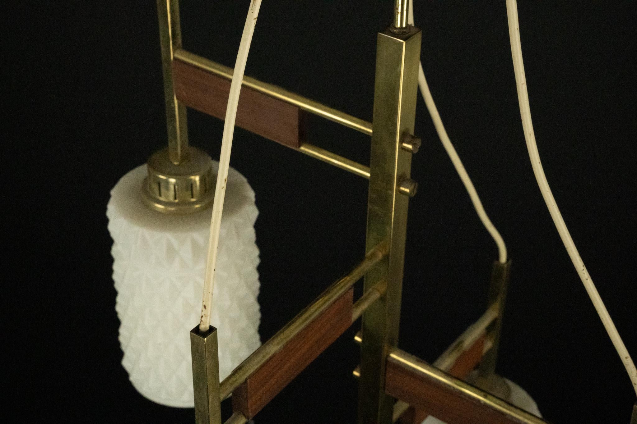 Lampadario moderno di metà secolo in ottone e vetro in stile Stilnovo, Italia anni '50 in vendita 1