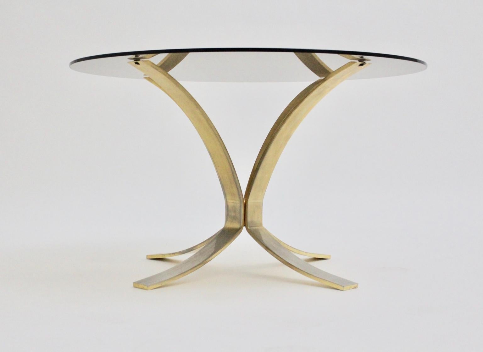 The coffee table by Roger Sprunger for Dunbar Furniture, USA, shows a brass-plated base with brass patina and also a smoked glass top.
approx. measures:
Diameter: 80 cm (glass diameter)
Height 47 cm (including the glass top).