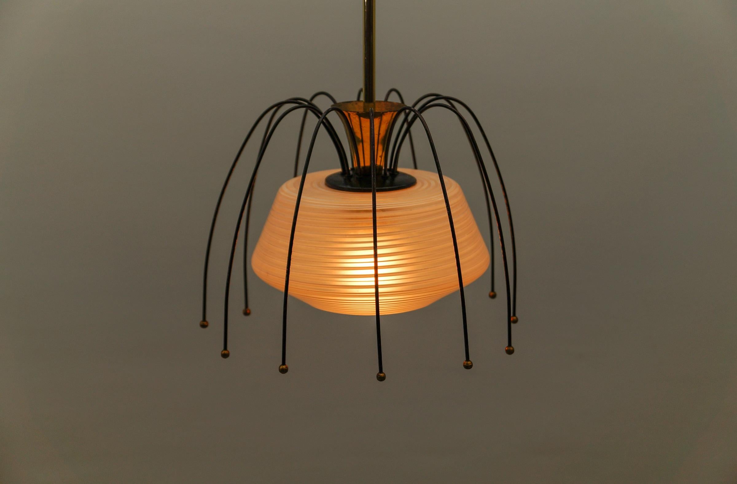 Lampada a sospensione in ottone e vetro del Mid Century Modern, 1960 Italia in vendita 6