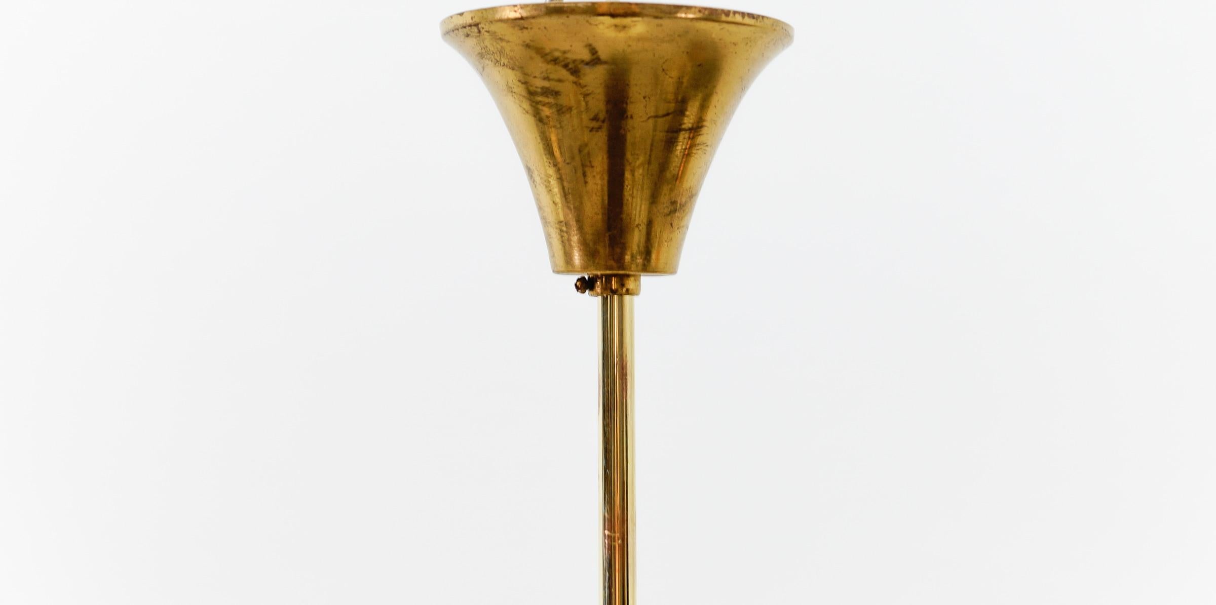 Lampada a sospensione in ottone e vetro del Mid Century Modern, 1960 Italia in vendita 7