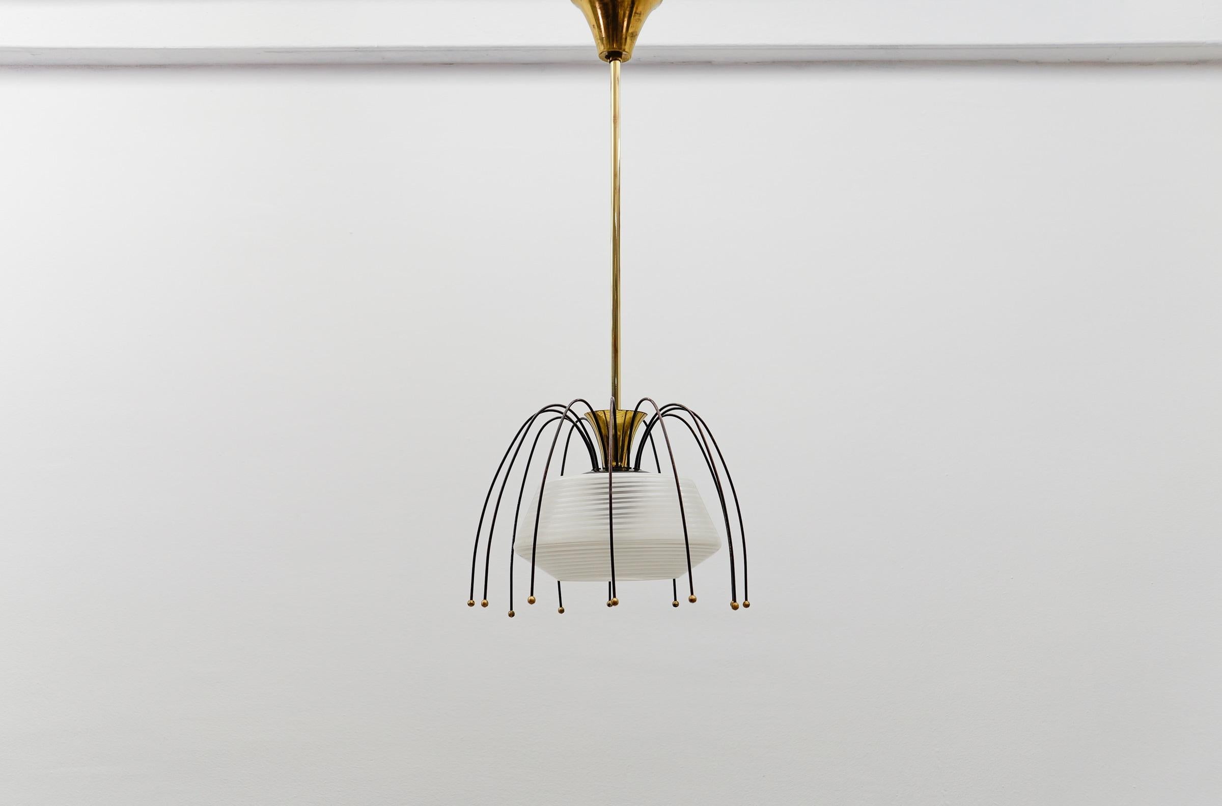 Lampada a sospensione in ottone e vetro del Mid Century Modern, 1960 Italia In condizioni buone in vendita a Nürnberg, Bayern