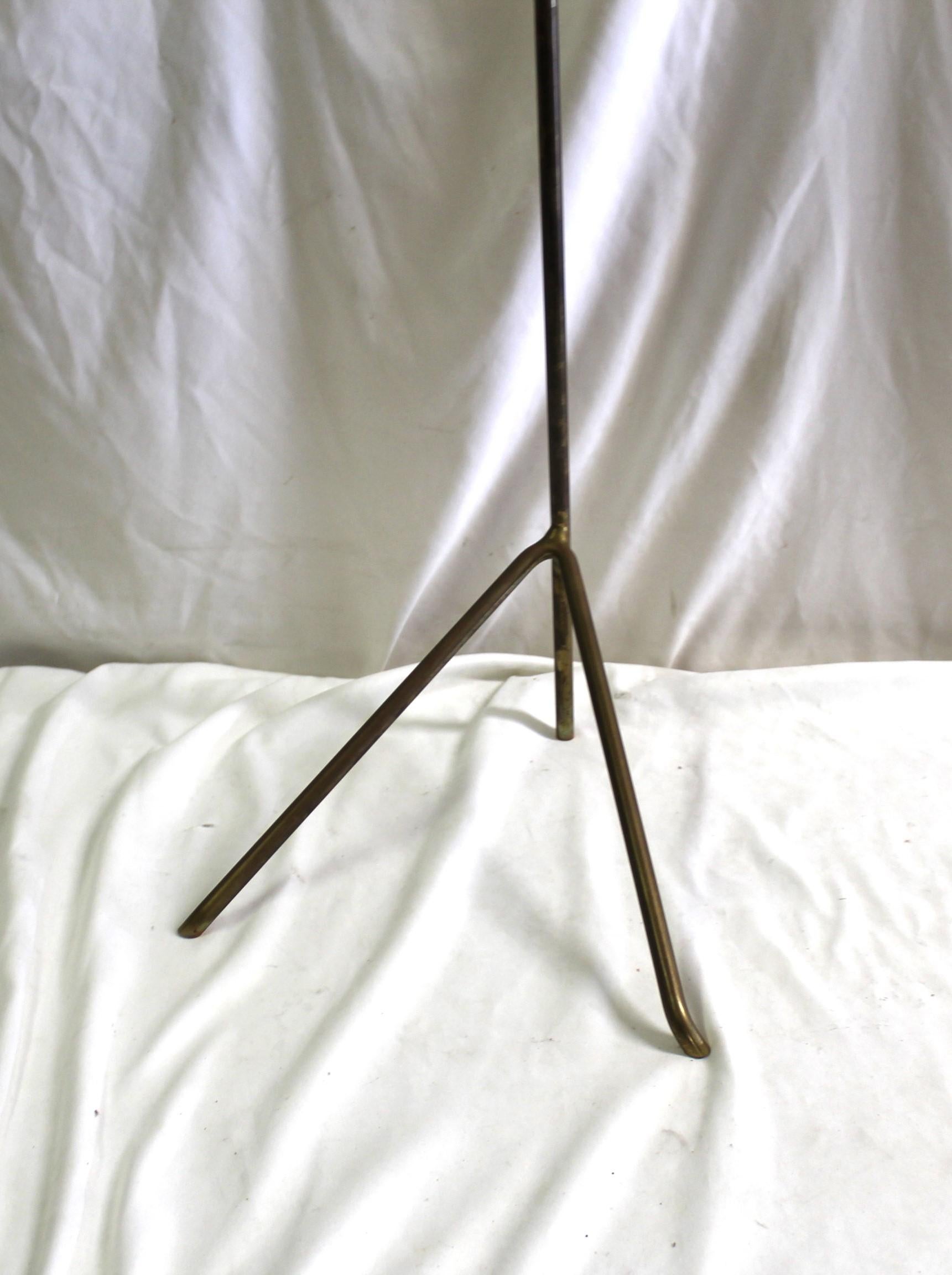 Table d'appoint moderne/déco en laiton massif fabriquée sur mesure. Le plateau en verre mesure 12