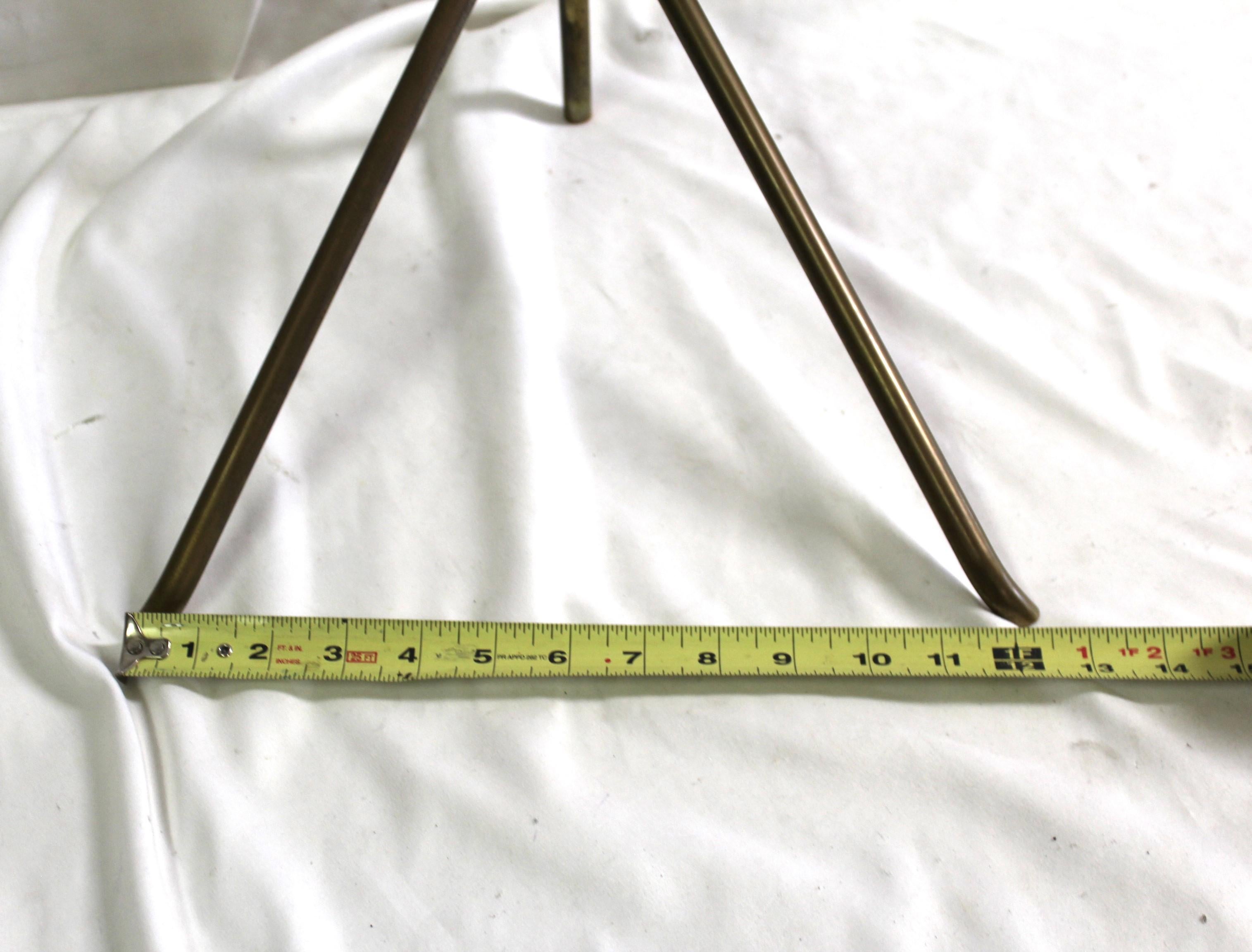 Mid-Century Modern Modernes du milieu du siècle  Laiton, verre  Table d'appoint en vente