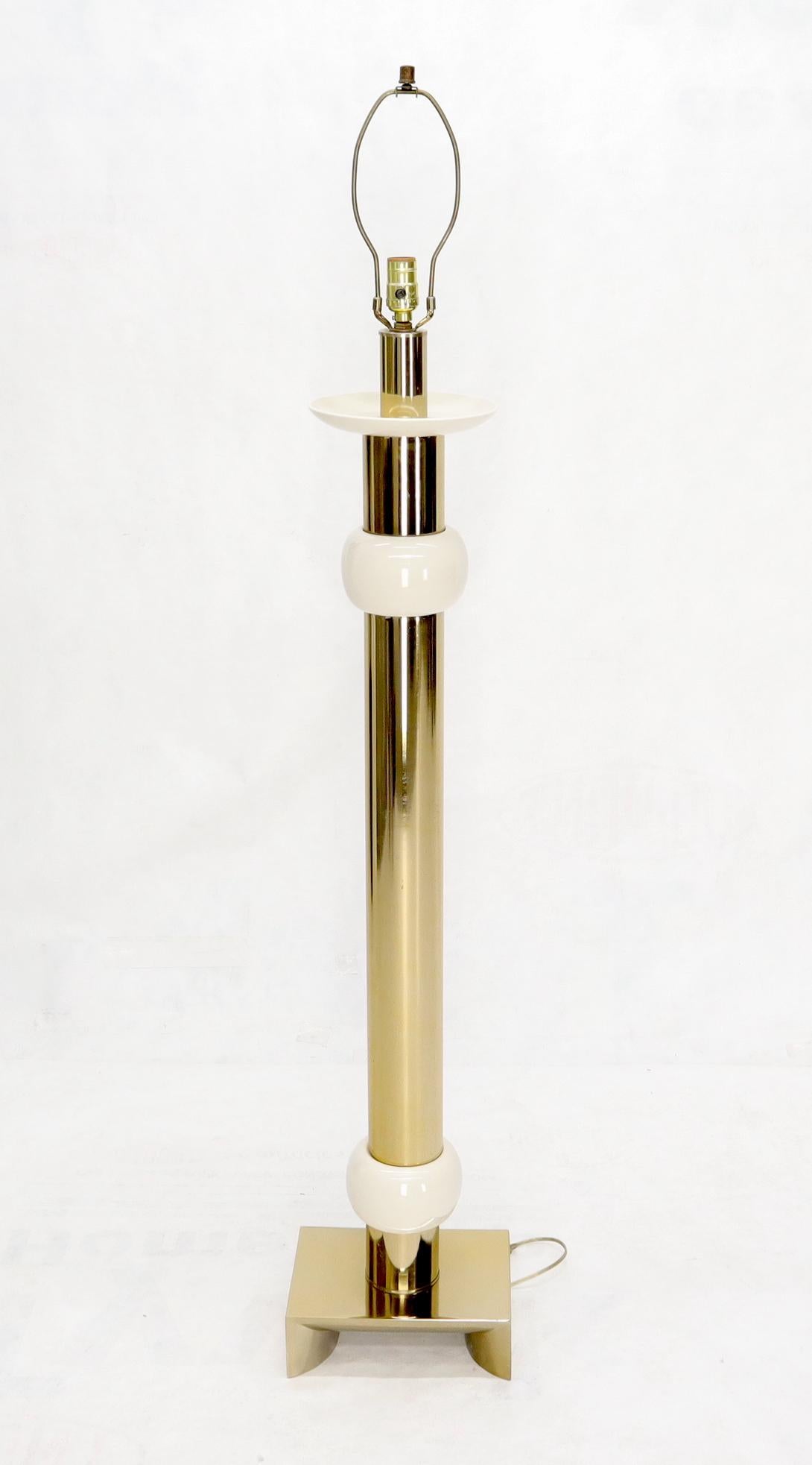 Mid-Century Modern Brass Heavy Bracket Shape Base Floor Lamp In Good Condition For Sale In Rockaway, NJ