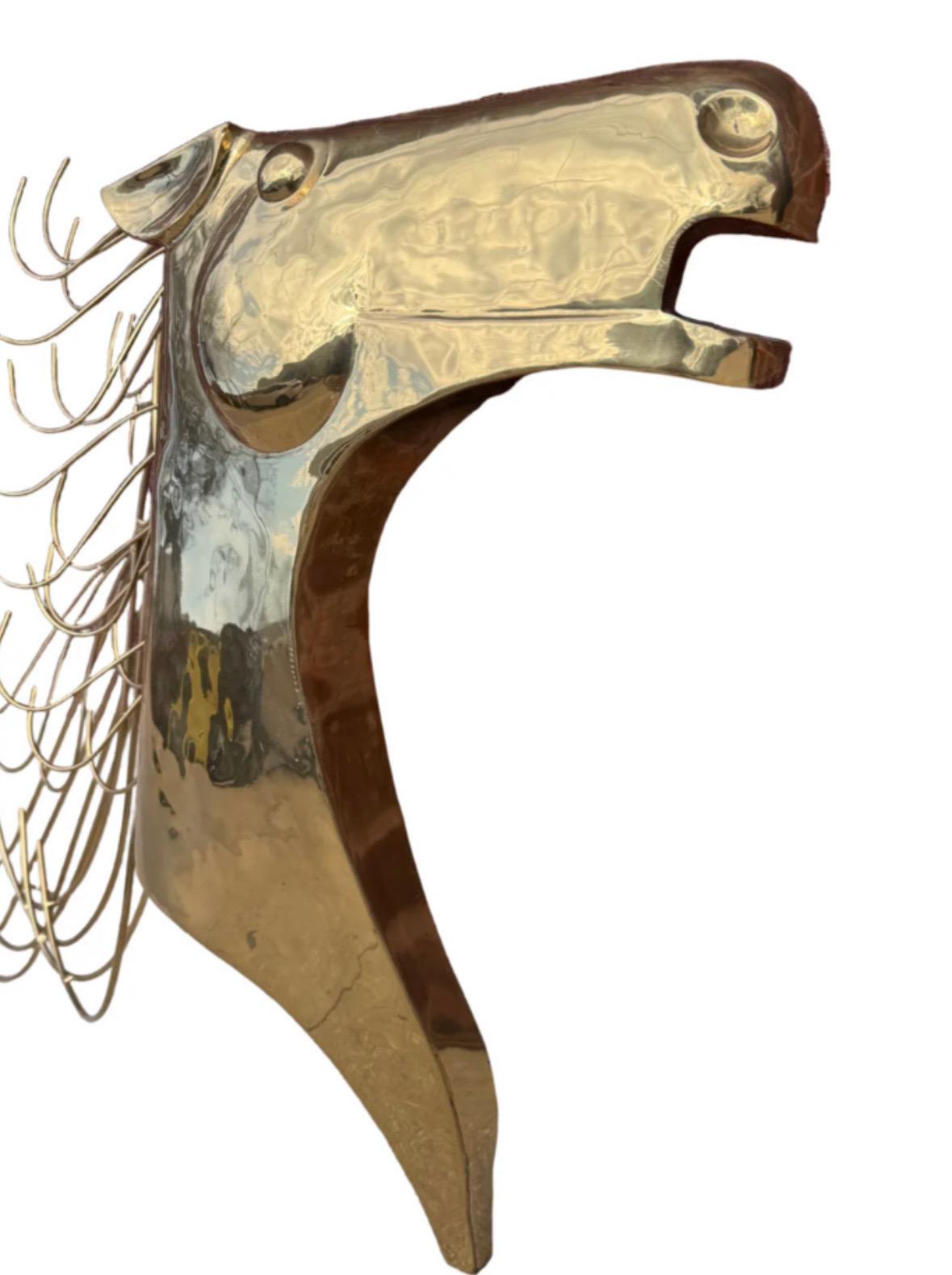 Mid-Century moderno Sculture da parete con testa di cavallo in ottone della metà del secolo scorso firmate da Curtis Jere in vendita