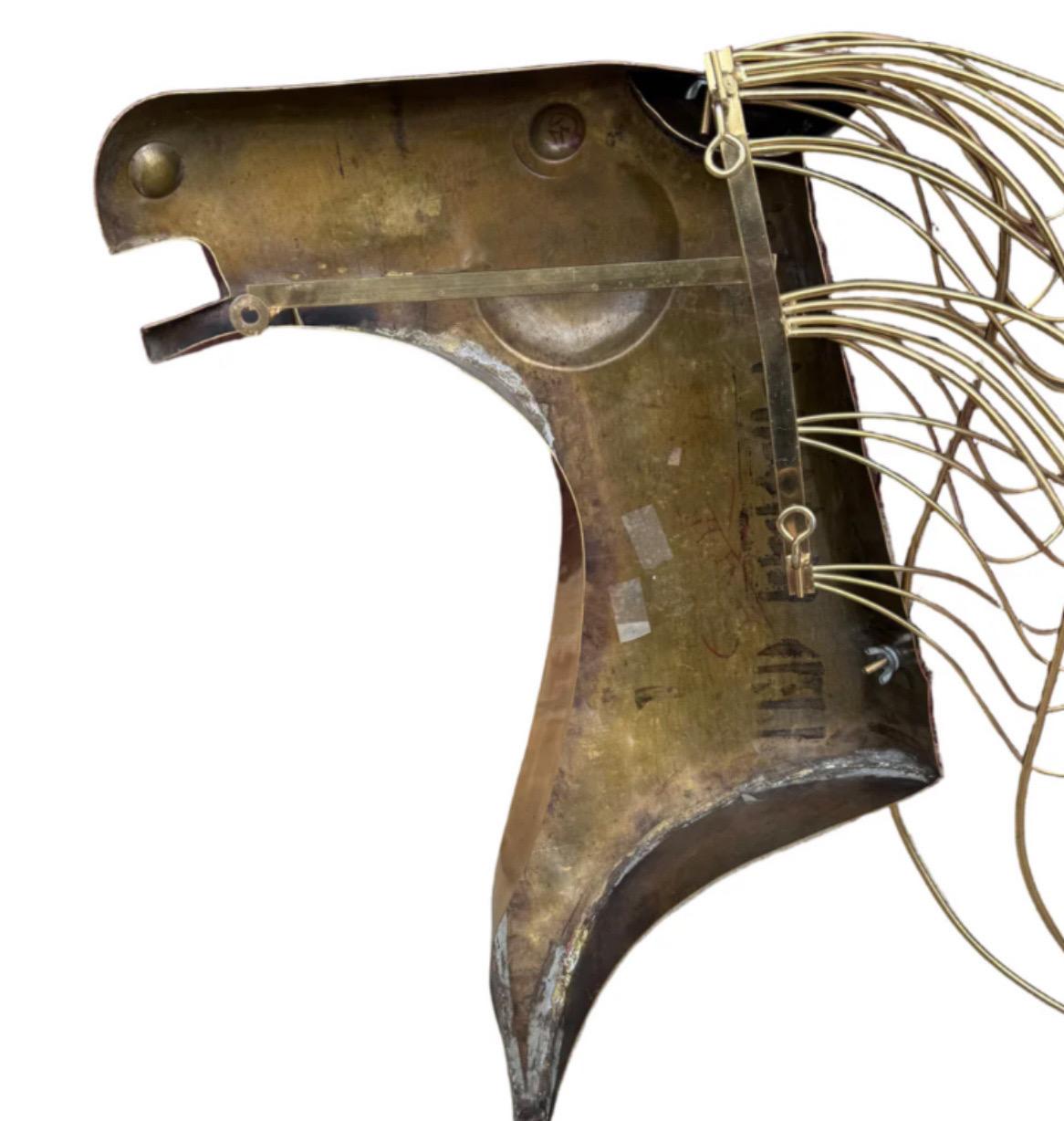 Sculture da parete con testa di cavallo in ottone della metà del secolo scorso firmate da Curtis Jere In condizioni buone in vendita a Chicago, IL
