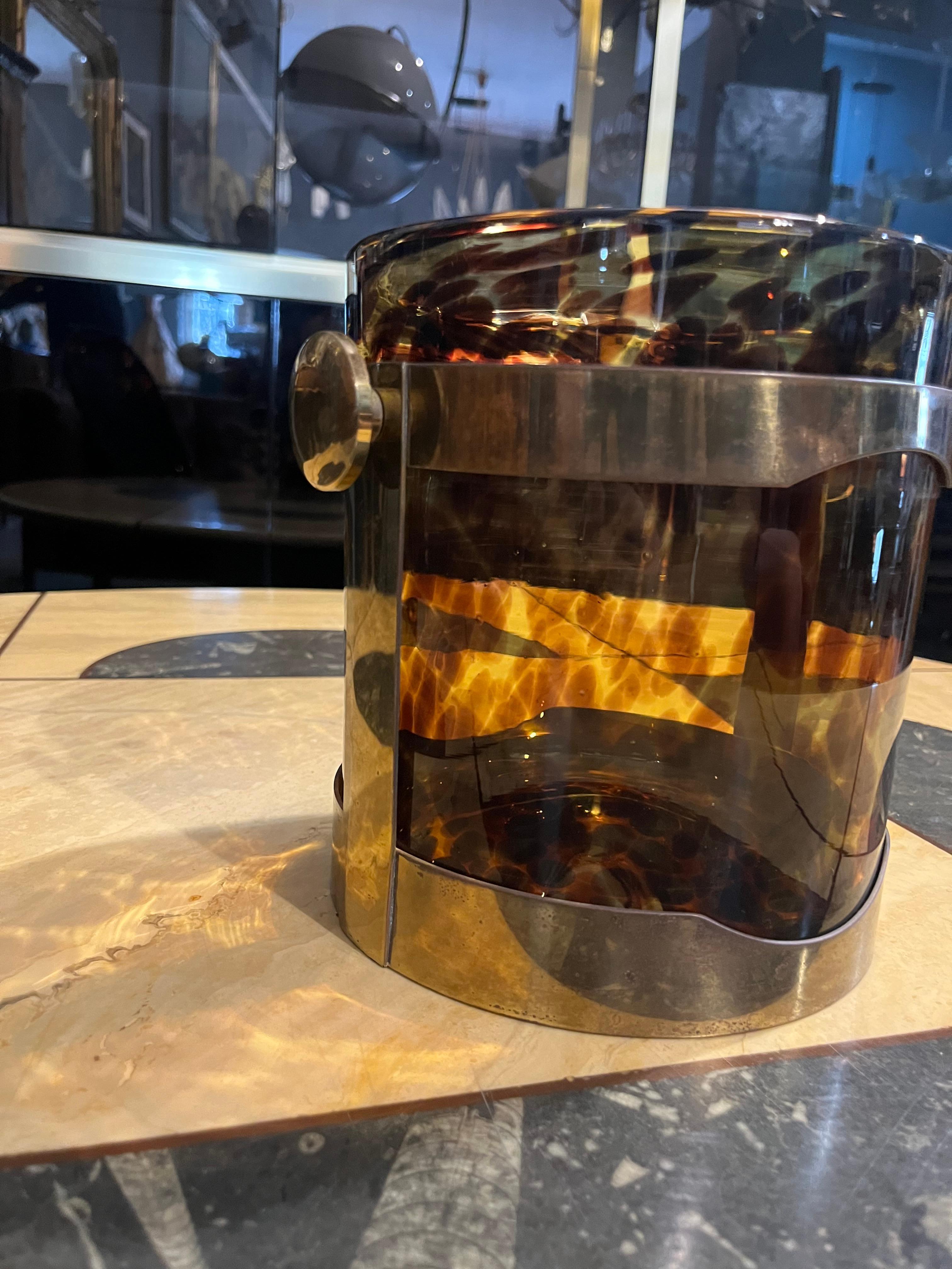 Mid-Century moderno Mid-century modern brass ice bucket by Guzzini from the 1970s in vendita