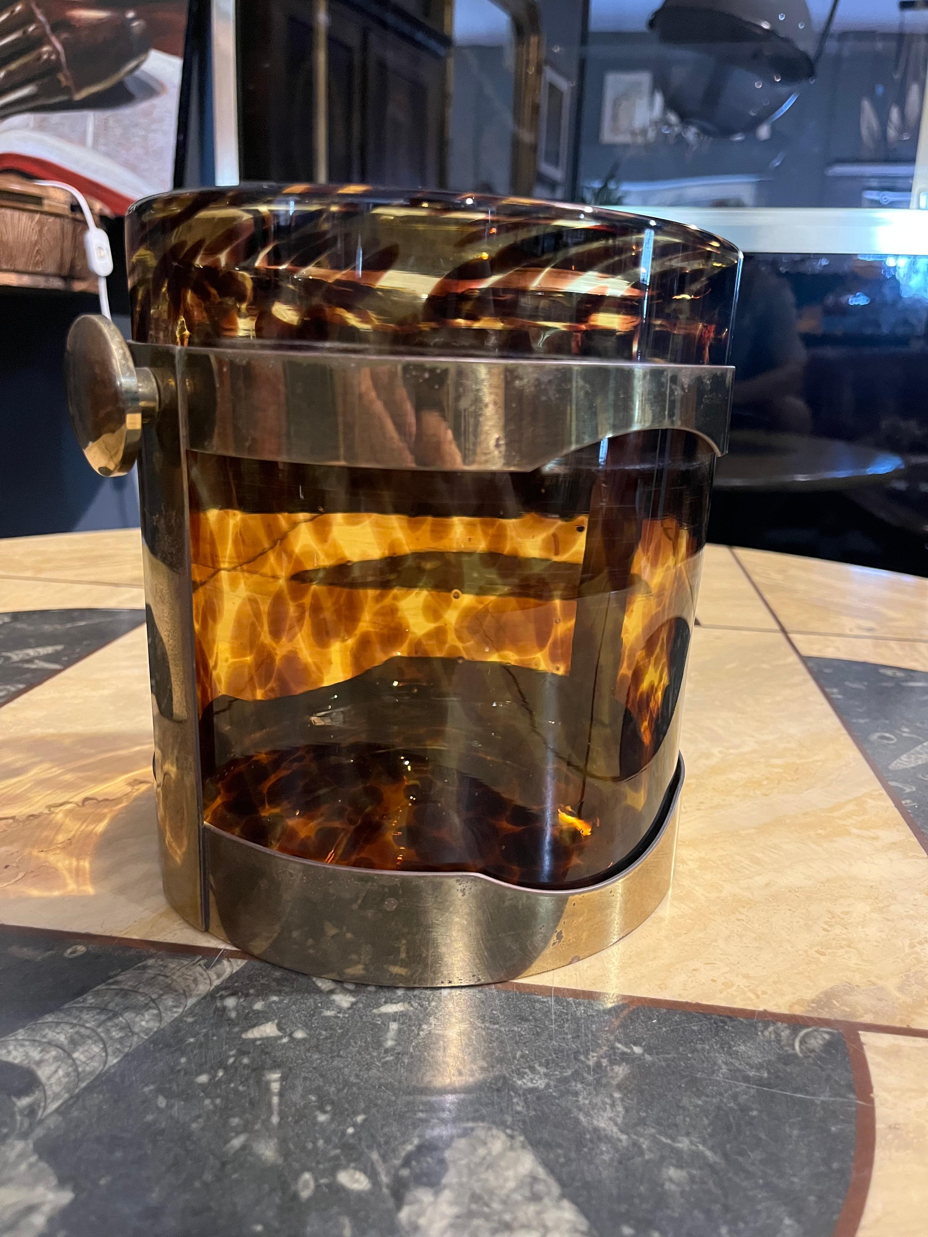 Late 20th Century Mid-century modern brass ice bucket by Guzzini from the 1970s in vendita