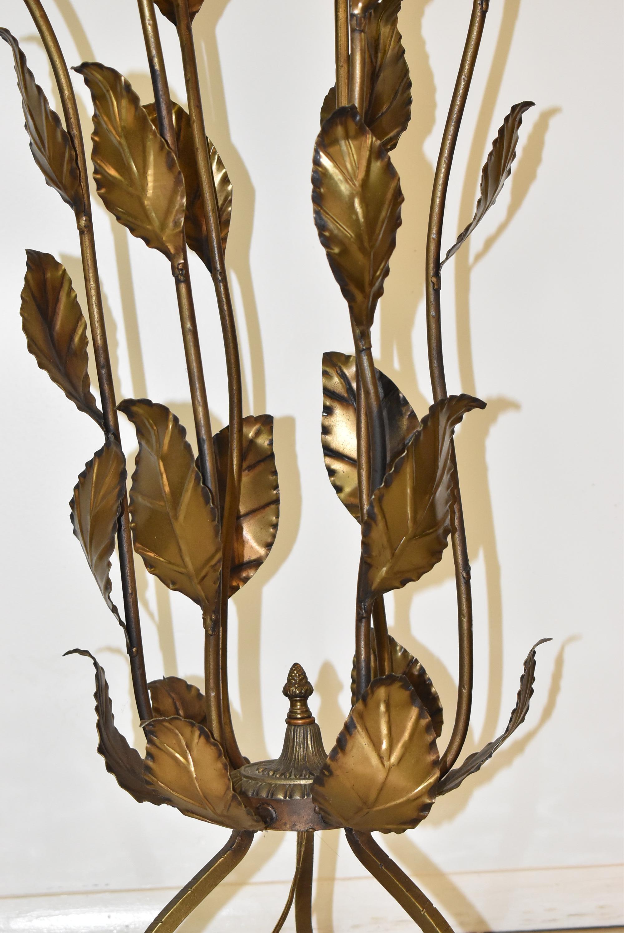 Mid-Century Modern Brass Italian Hydrangea Six-Light Floor Lamp In Good Condition In Toledo, OH
