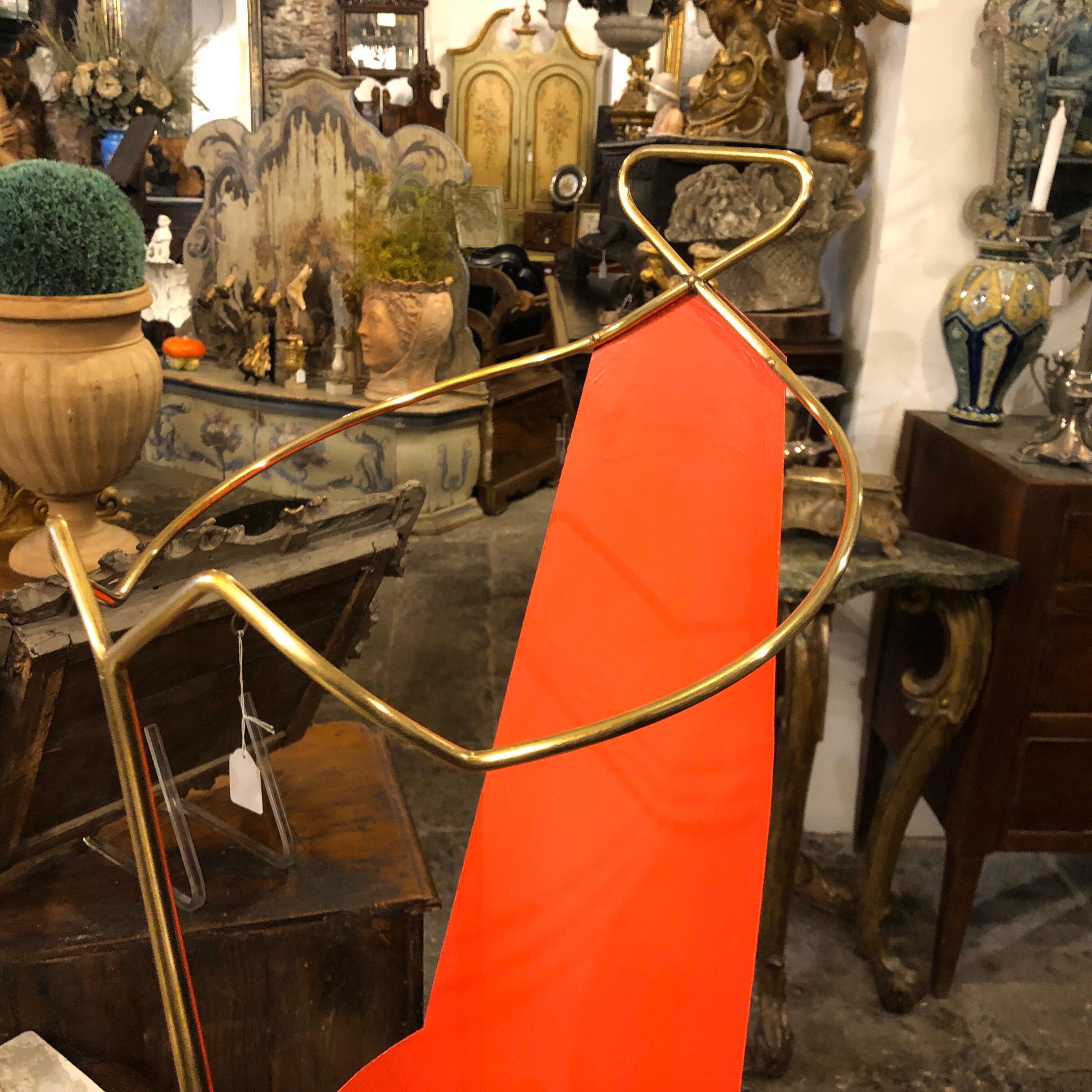 A stylish umbrella rack made in Italy in the 1950s, brass is in original patina, metal has been repainted in the original color.