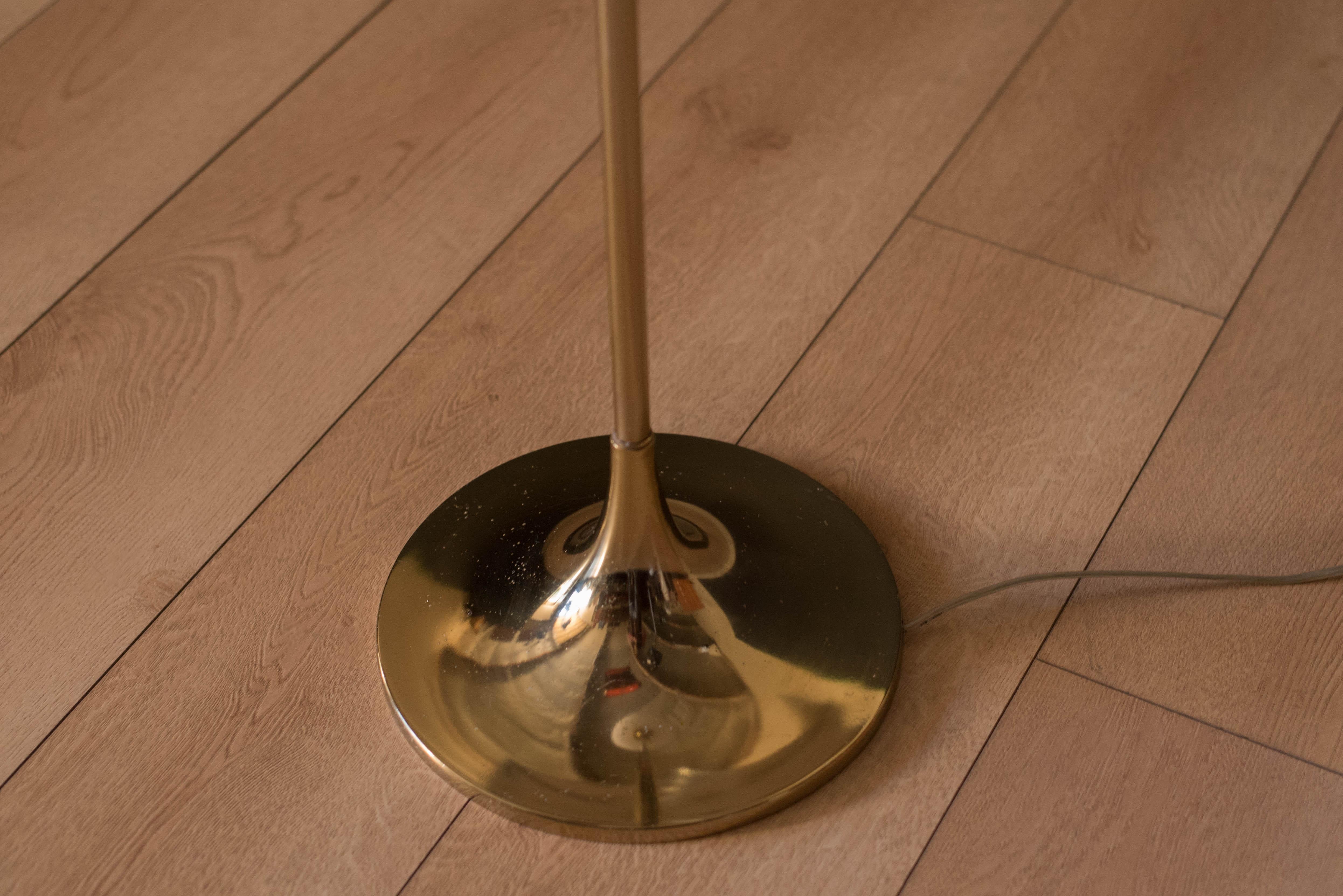 Mid-Century Modern Brass Laurel Floor Lamp In Good Condition In San Jose, CA