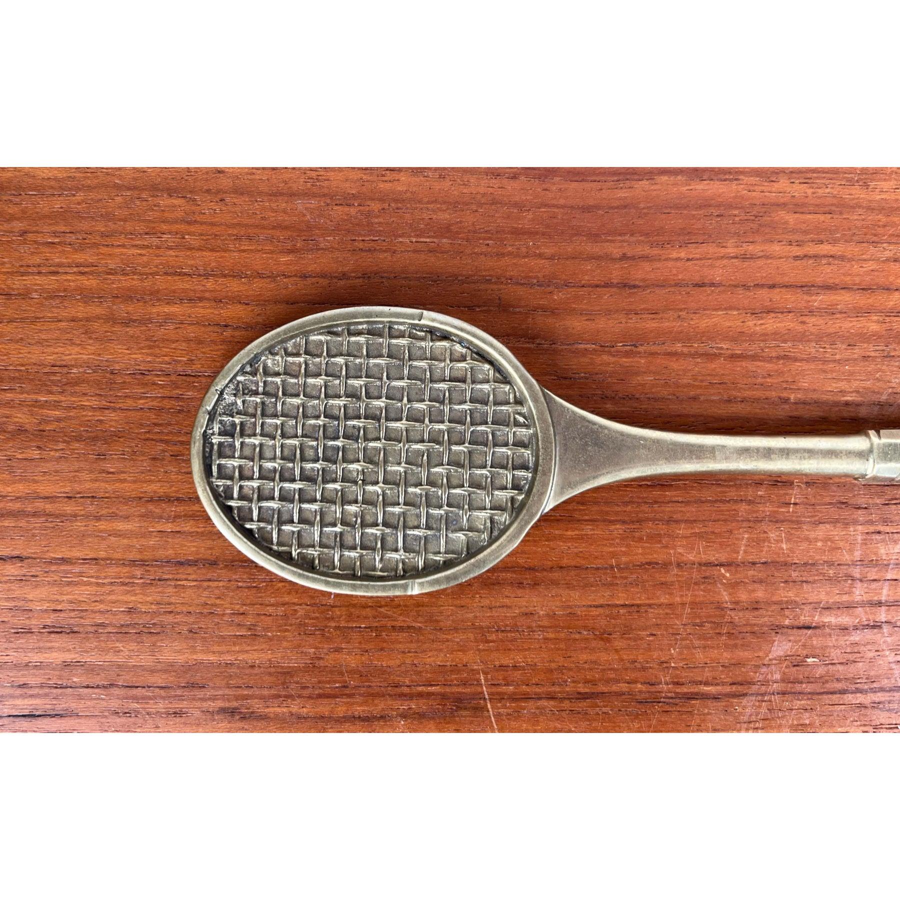 Abrecartas de latón moderno de mediados de siglo con diseño de raqueta de tenis, años 50 siglo XX en venta
