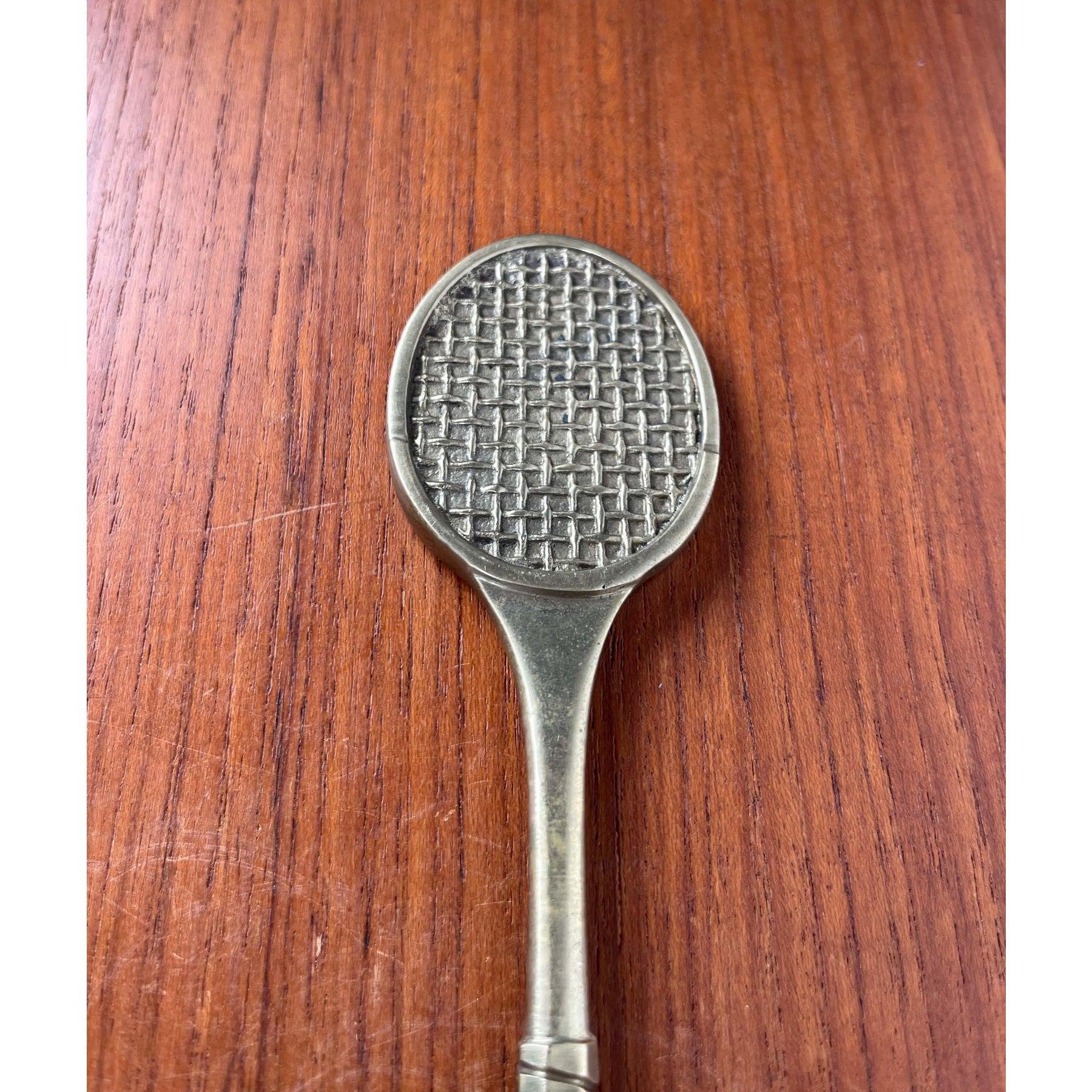 Abrecartas de latón moderno de mediados de siglo con diseño de raqueta de tenis, años 50 Metal en venta