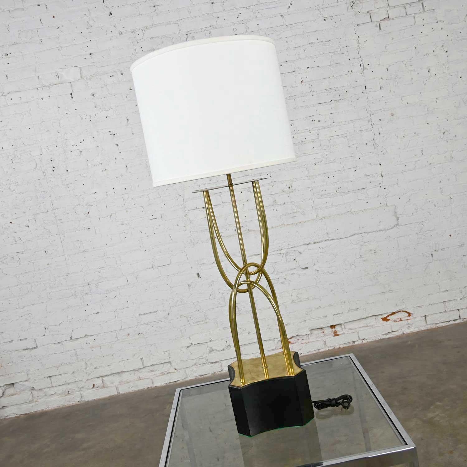 20th Century Mid-Century Modern Brass Looped Tube Table Lamp with Shade For Sale