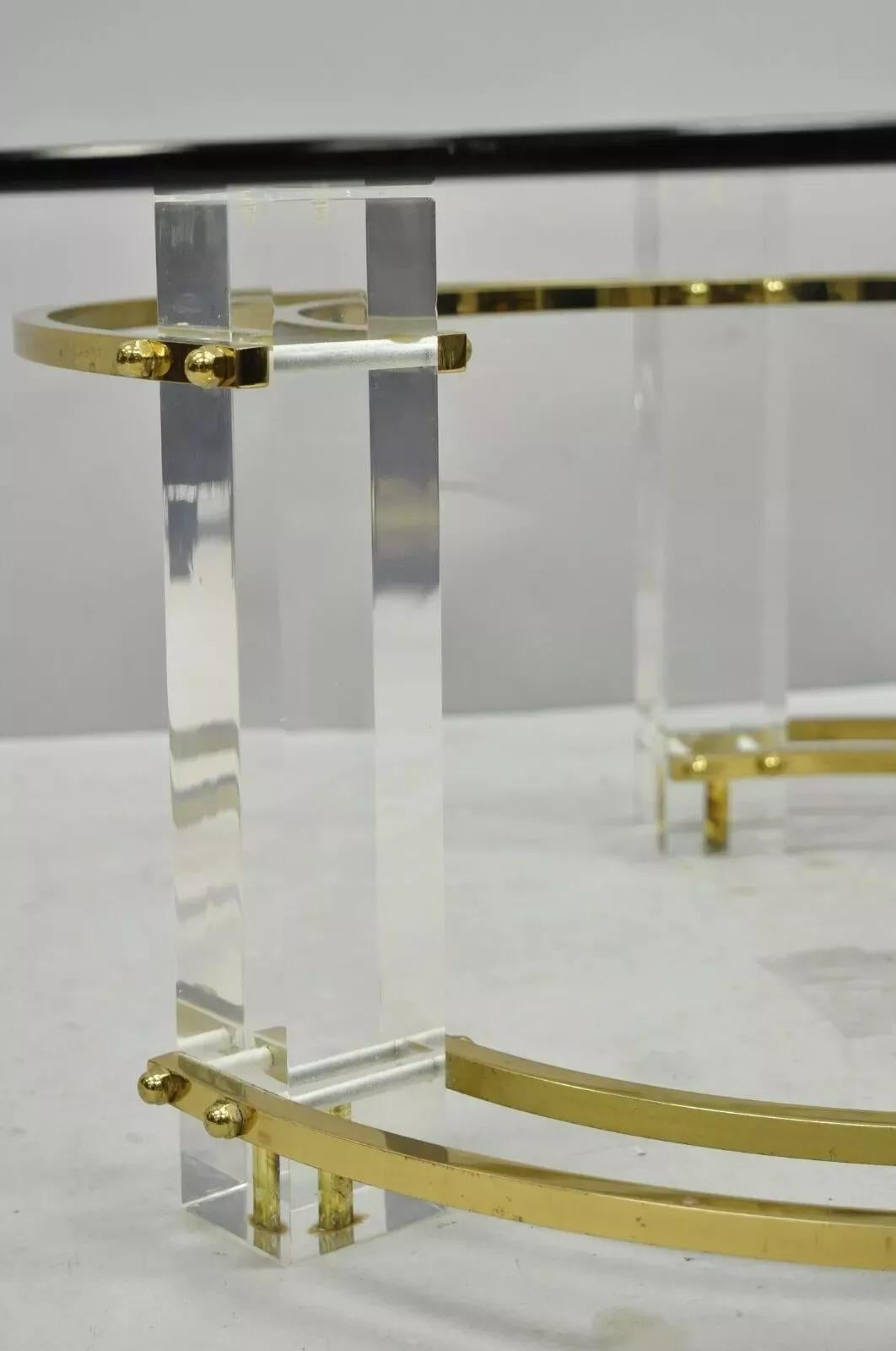 Inconnu Table basse moderne du milieu du siècle dernier en laiton et verre rond Lucite Charles Hollis Jones en vente