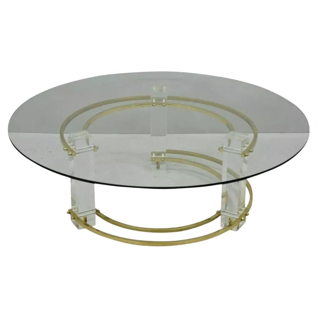 Table basse moderne du milieu du siècle dernier en laiton et verre rond Lucite Charles Hollis Jones en vente