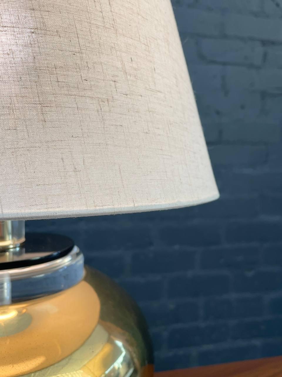 Mid-20th Century Mid-Century Modern Brass & Lucite Table Lamp For Sale