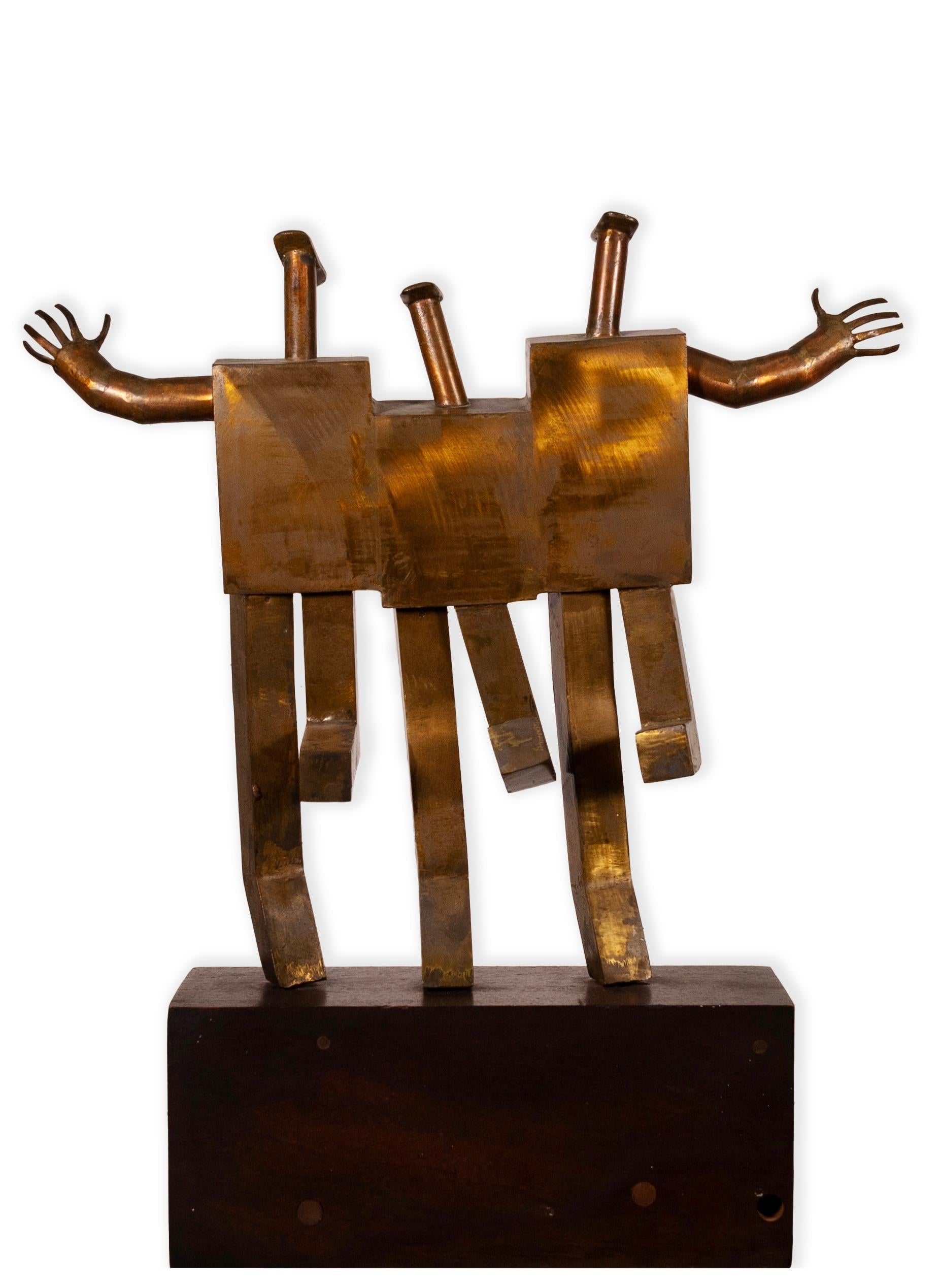 Scultura da tavolo con figure in metallo e ottone del Mid Century Modern su base in Wood nero In condizioni buone in vendita a Keego Harbor, MI