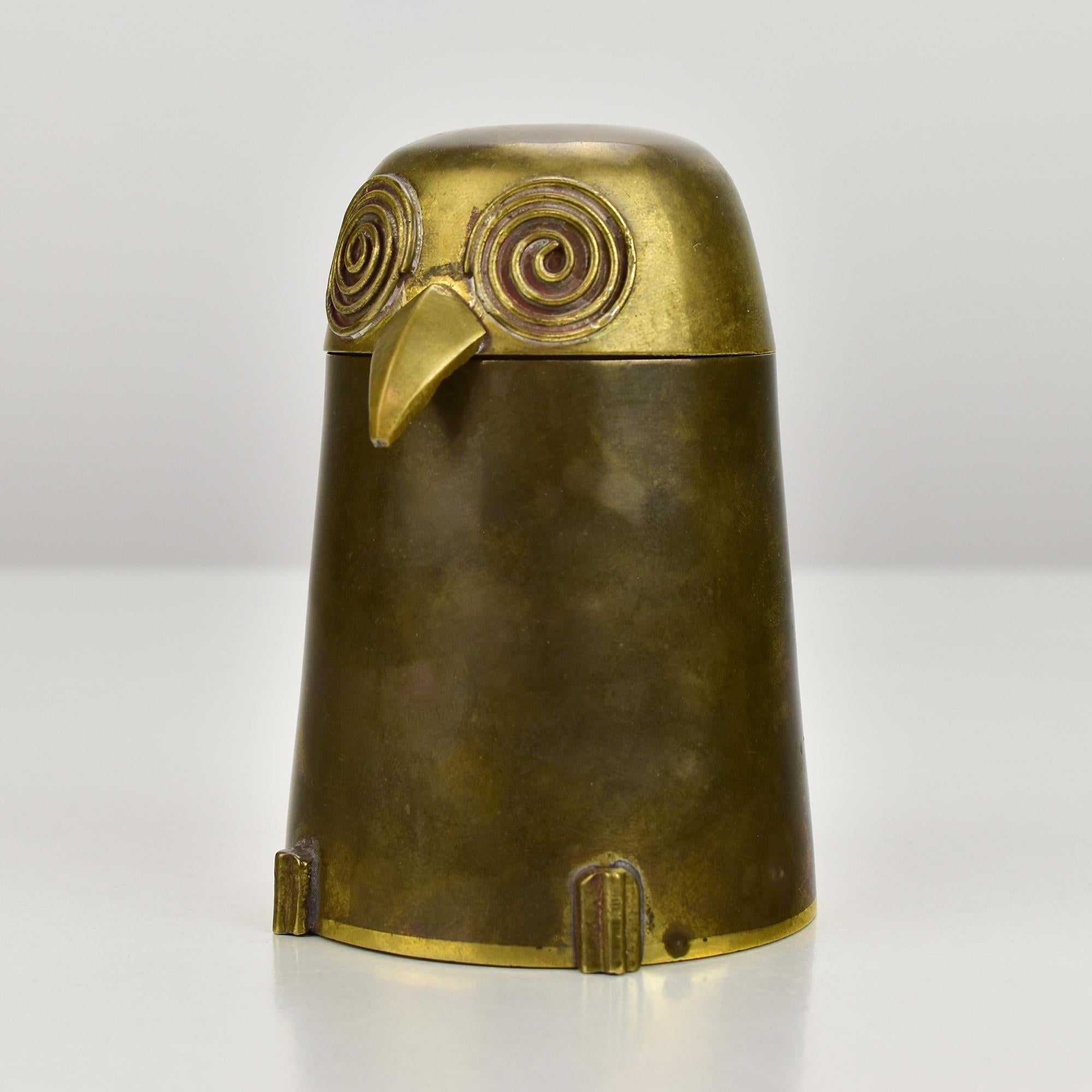 Mid-Century Modern Brass Owl Lidded Box with Spiral Eyes In Good Condition For Sale In Bad Säckingen, DE
