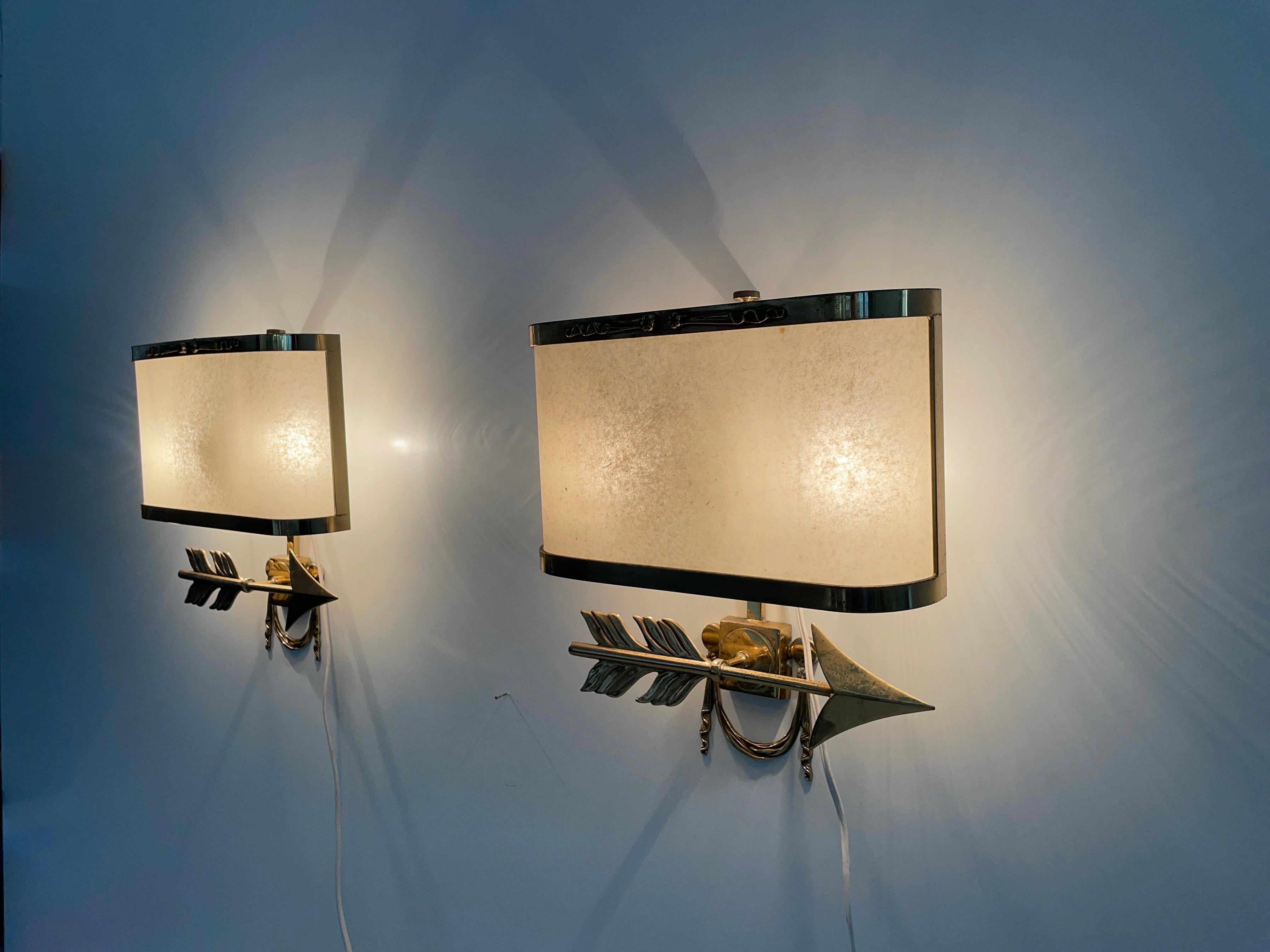 Paire d'appliques Arrow en laiton avec abat-jour en forme de cocon, Italie, années 1960 en vente 7