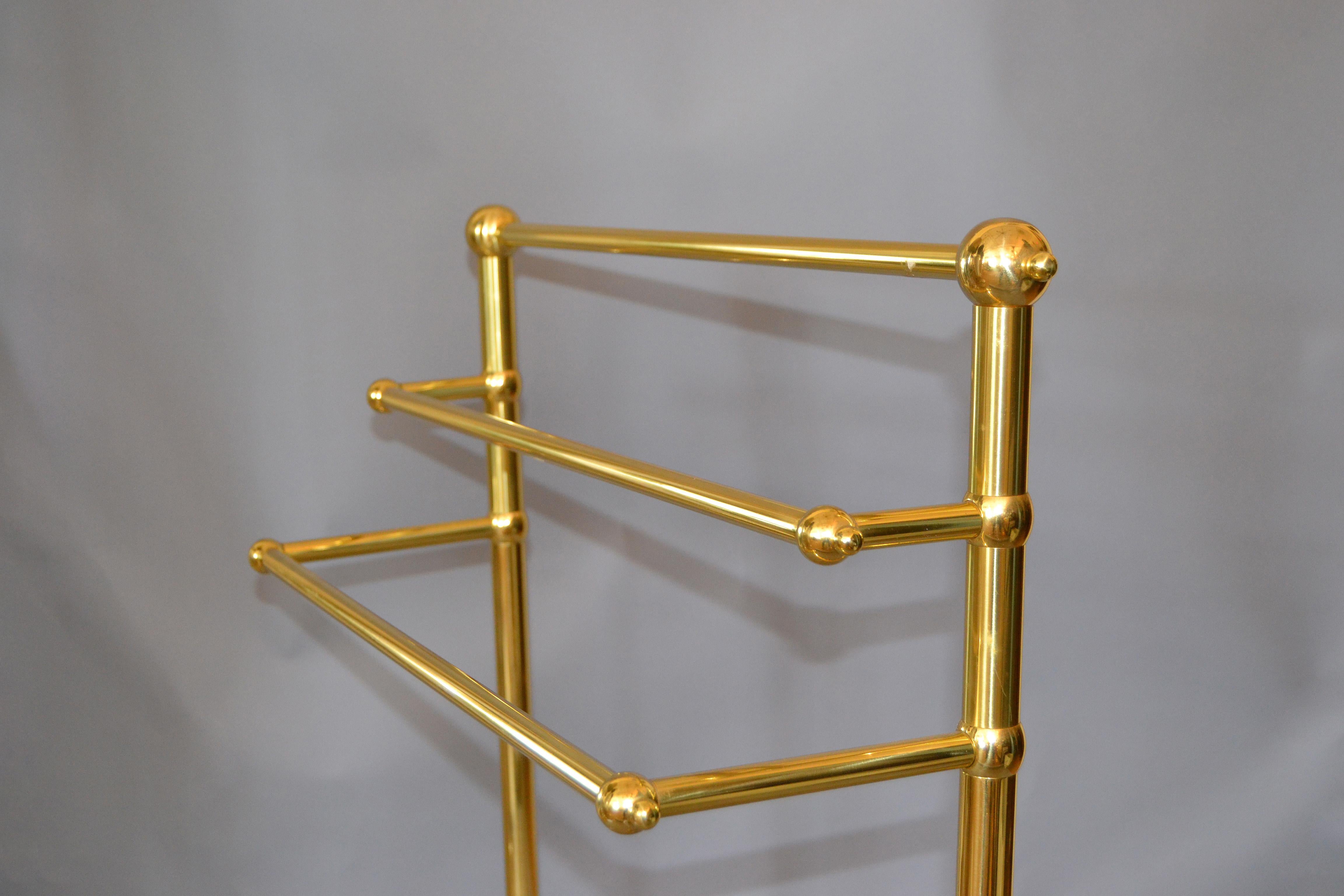 Three-tier Mid-Century Modern brass pedestal rack, stand for towels or bedspreads.
Marked England underneath.
The brass finish will be polished prior shipping and is durable for years to come.
 