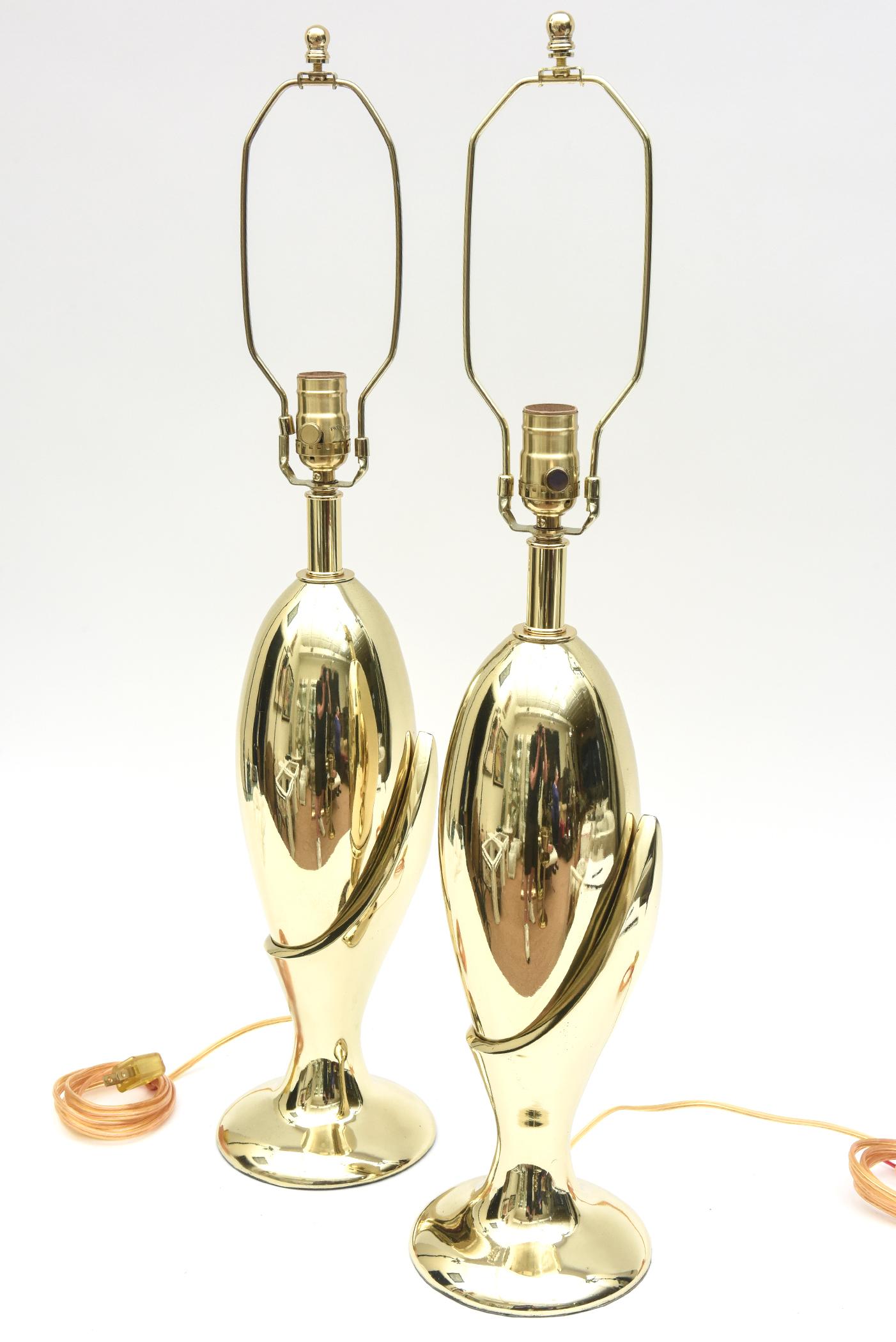 Messingbeschichtete skulpturale Lorbeerlampe Co. Tischlampen Mid-Century Modern Paar von (Moderne der Mitte des Jahrhunderts) im Angebot