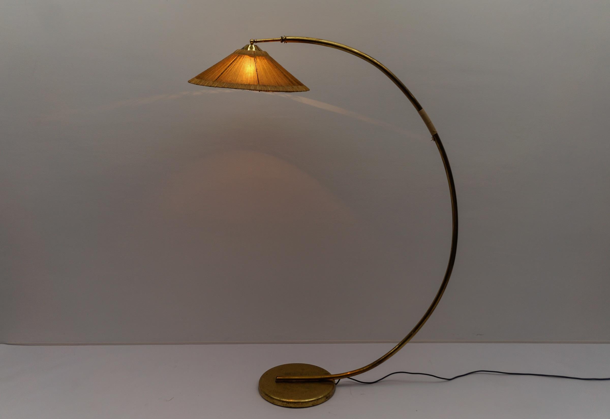 Mid-Century Modern Brass & Rattan Arc Floor Lamp, Italy 1950s For Sale 6
