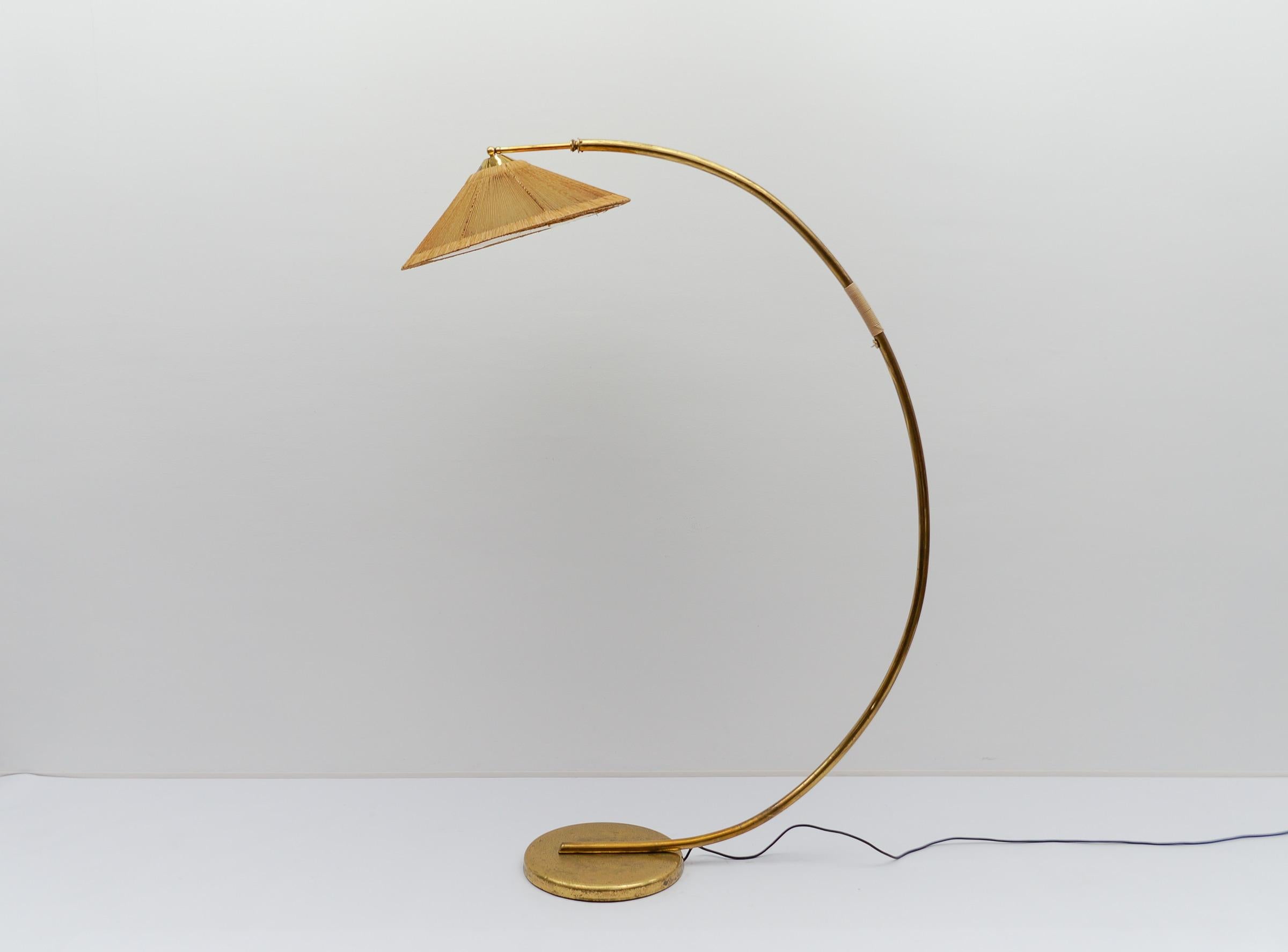 Mid-20th Century Mid-Century Modern Brass & Rattan Arc Floor Lamp, Italy 1950s For Sale